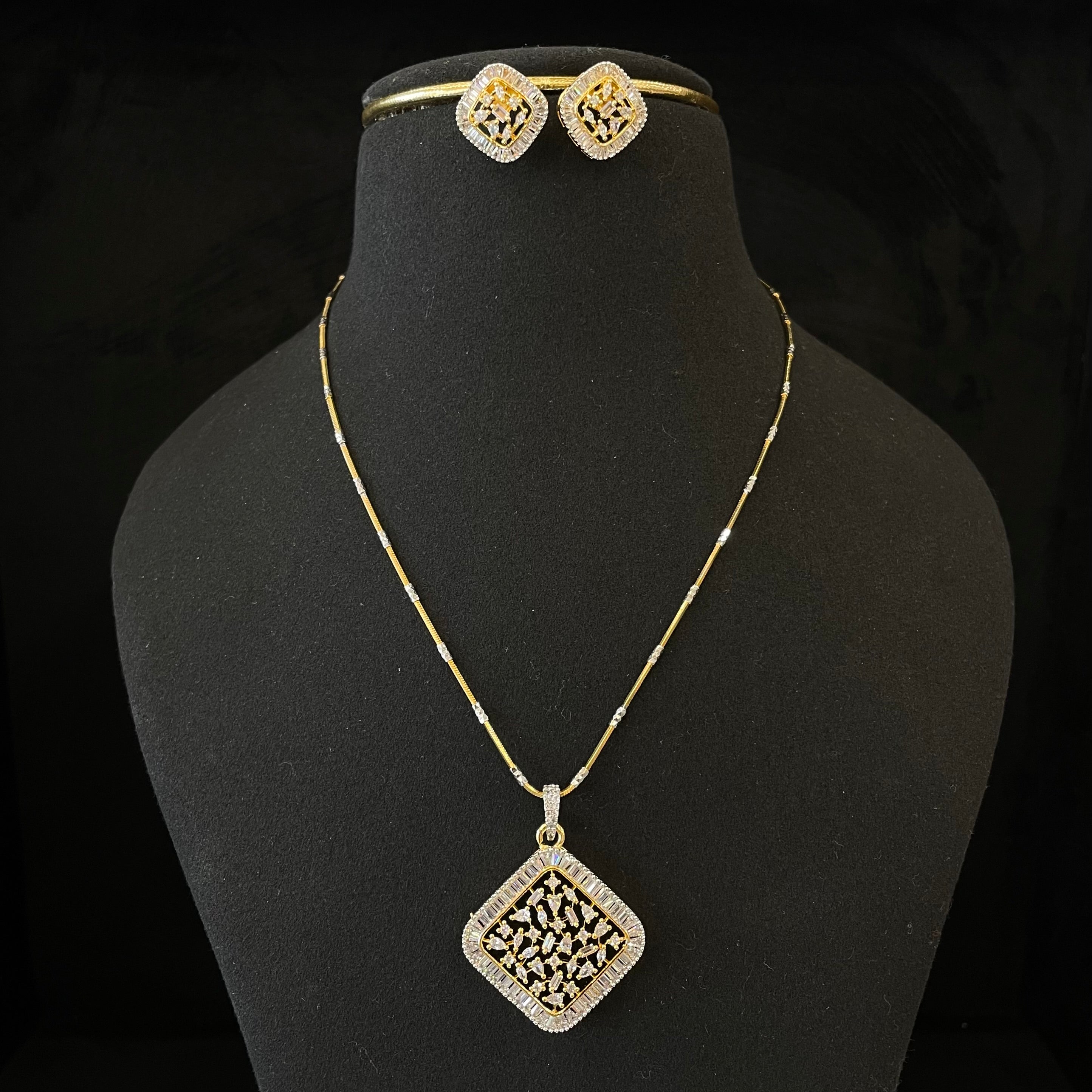 AD Inaaya Pendant Set