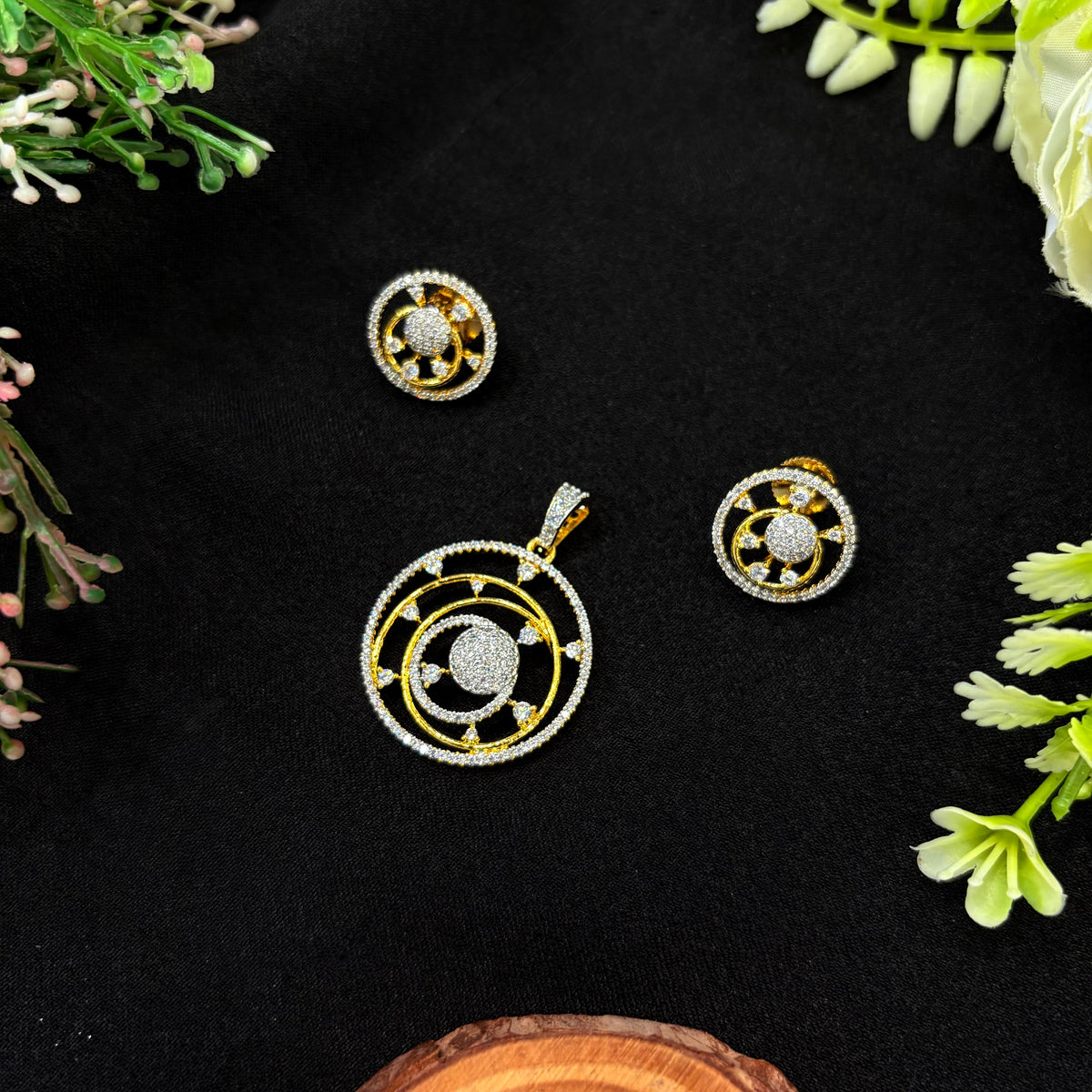 Chandrika Pendant Set