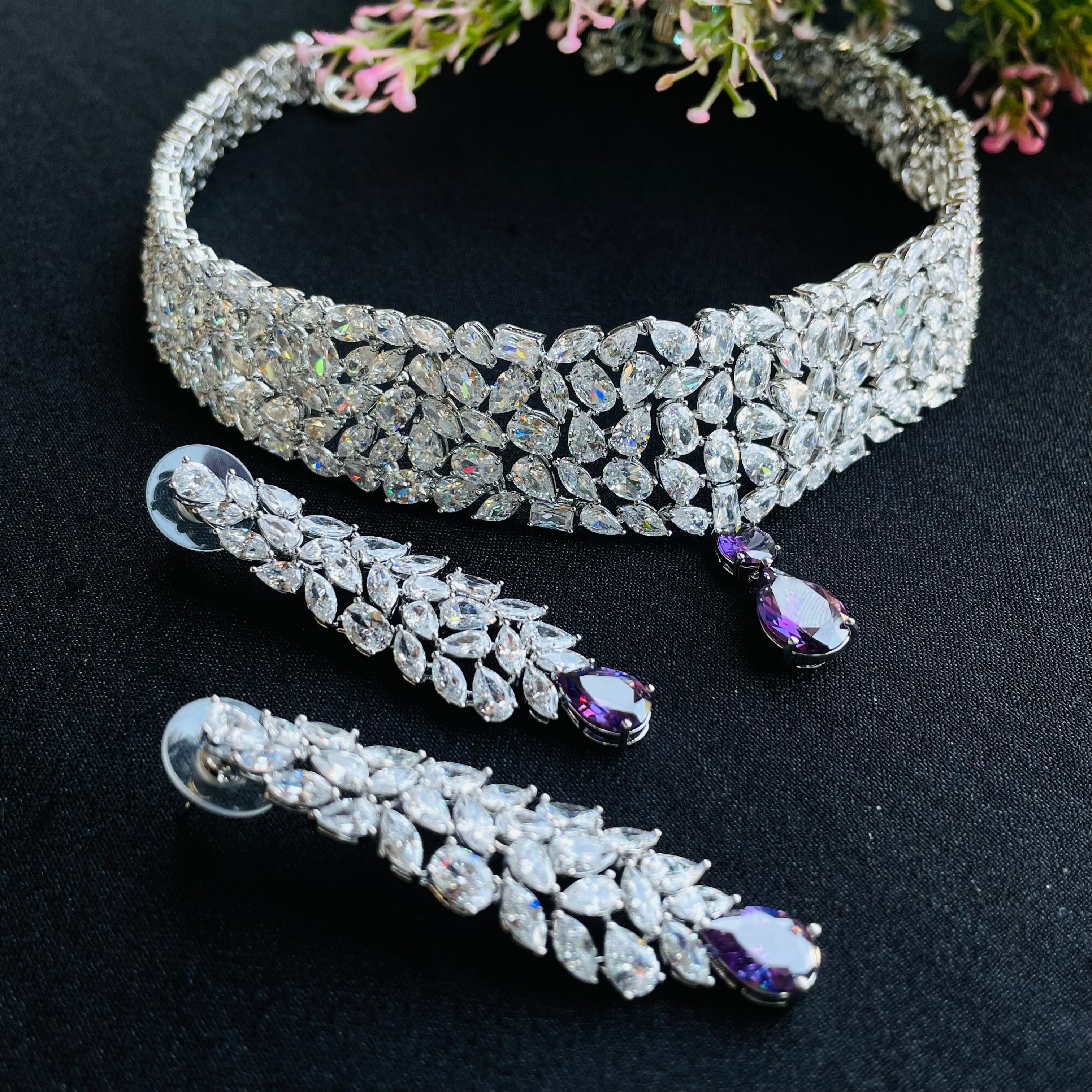 Ad Molly Choker