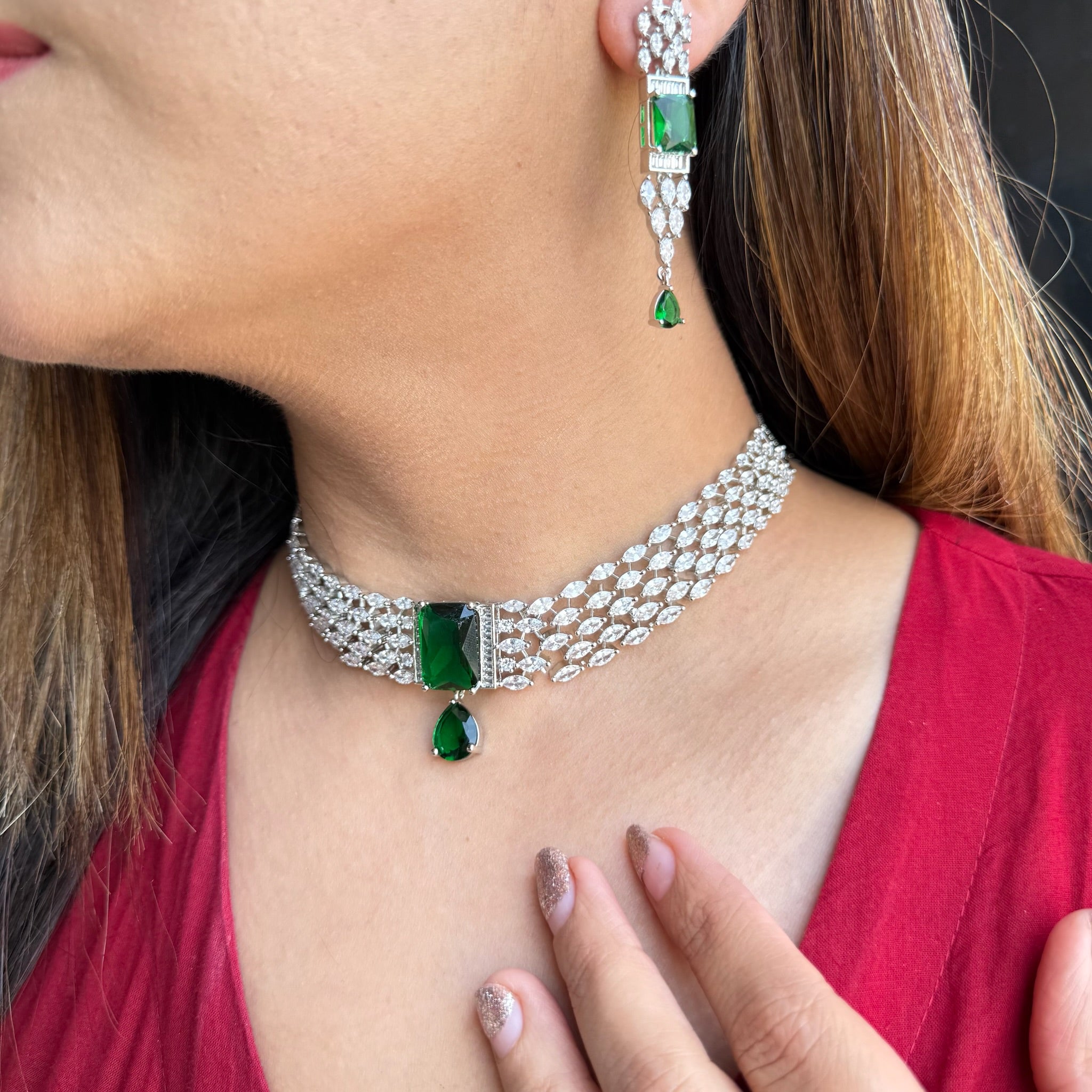Ad noora neckpiece