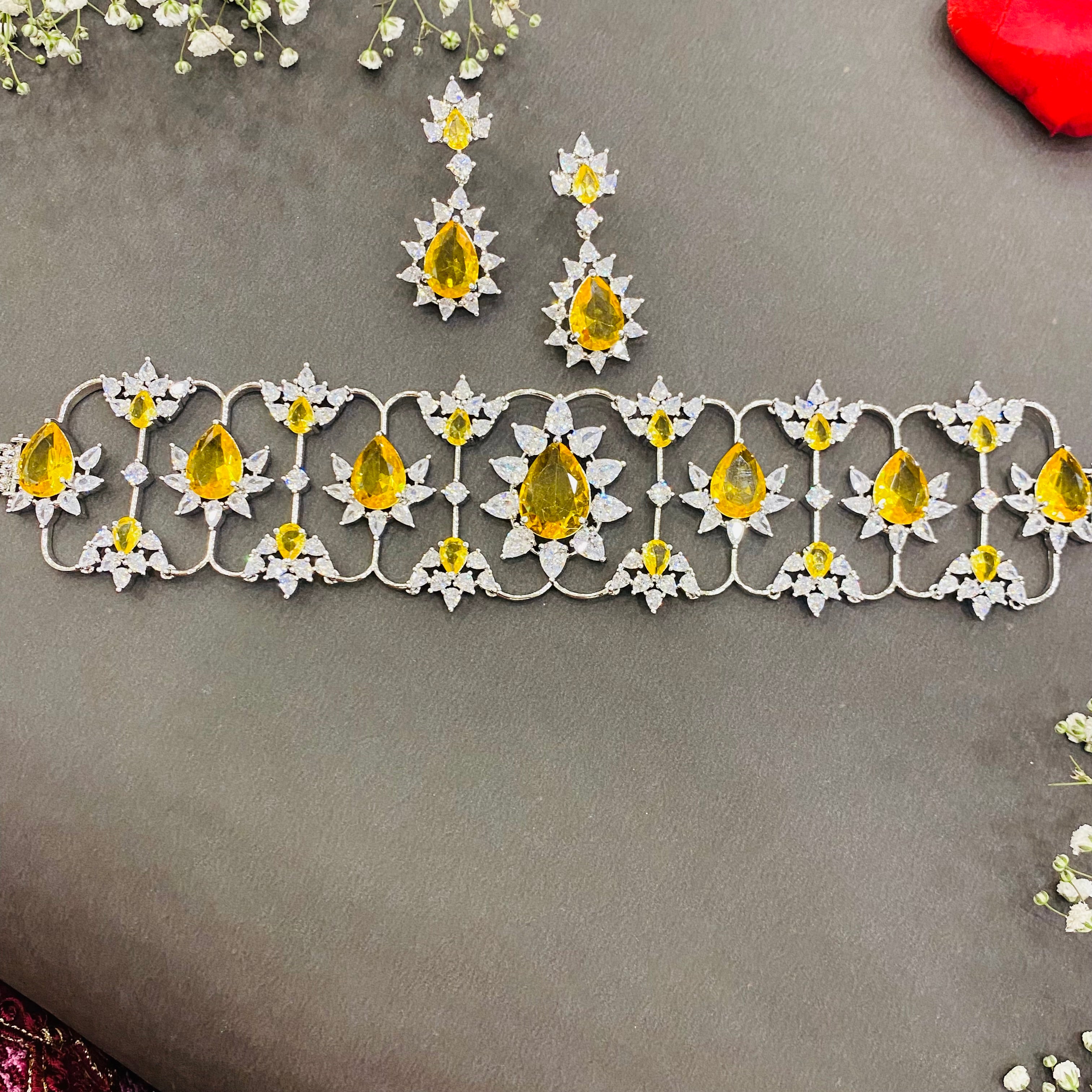 Ad Mira choker