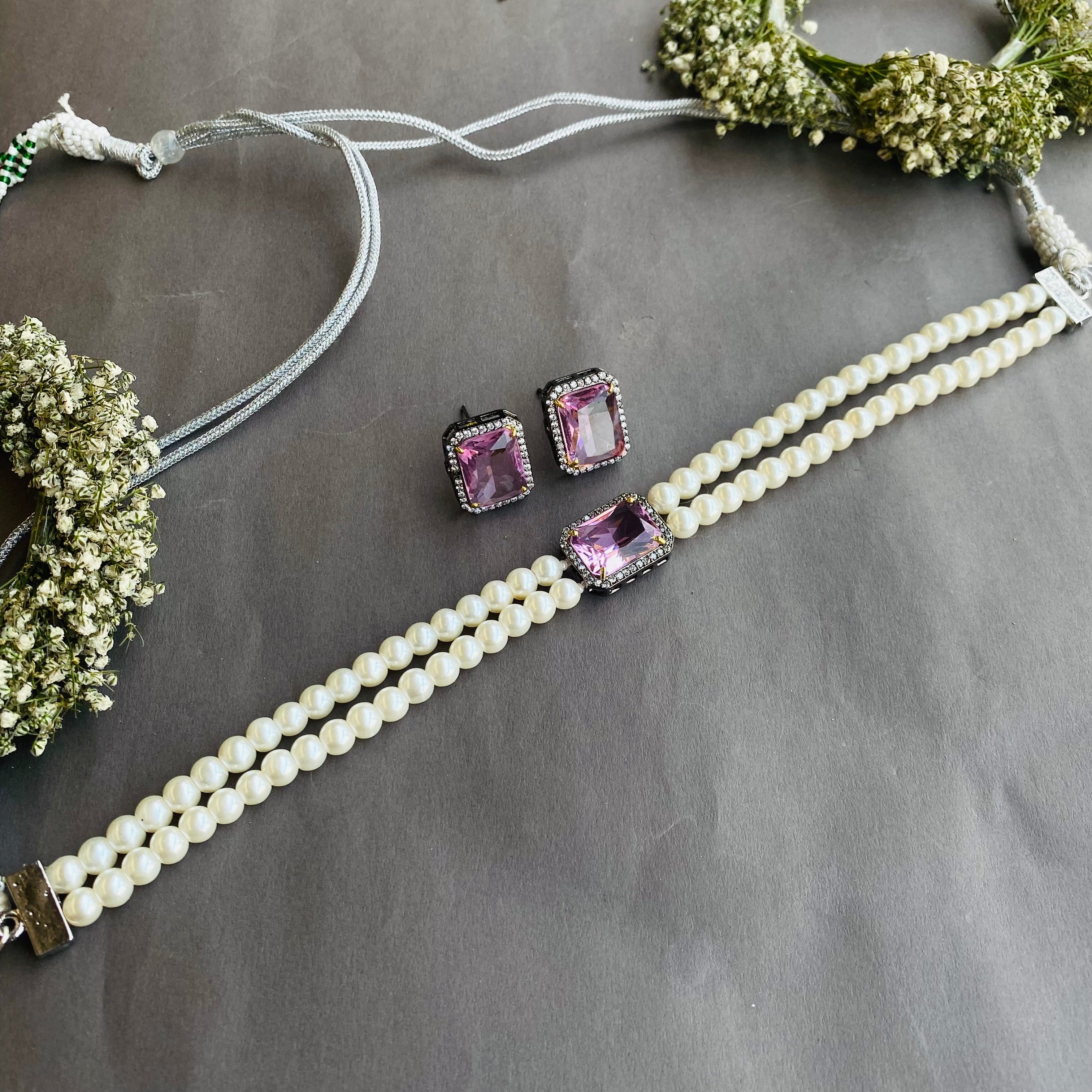 Ad Anika choker