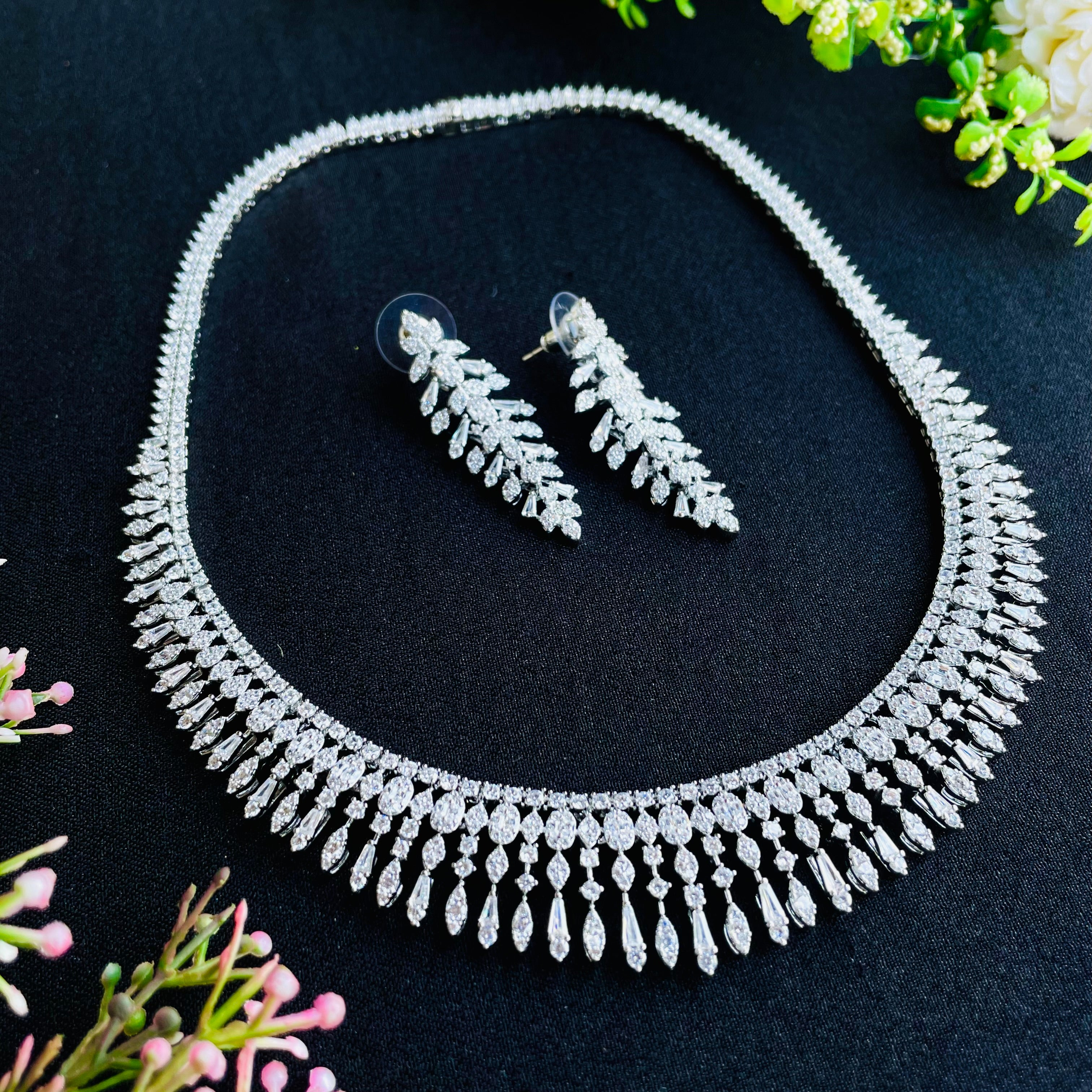 Ad clara neckpiece