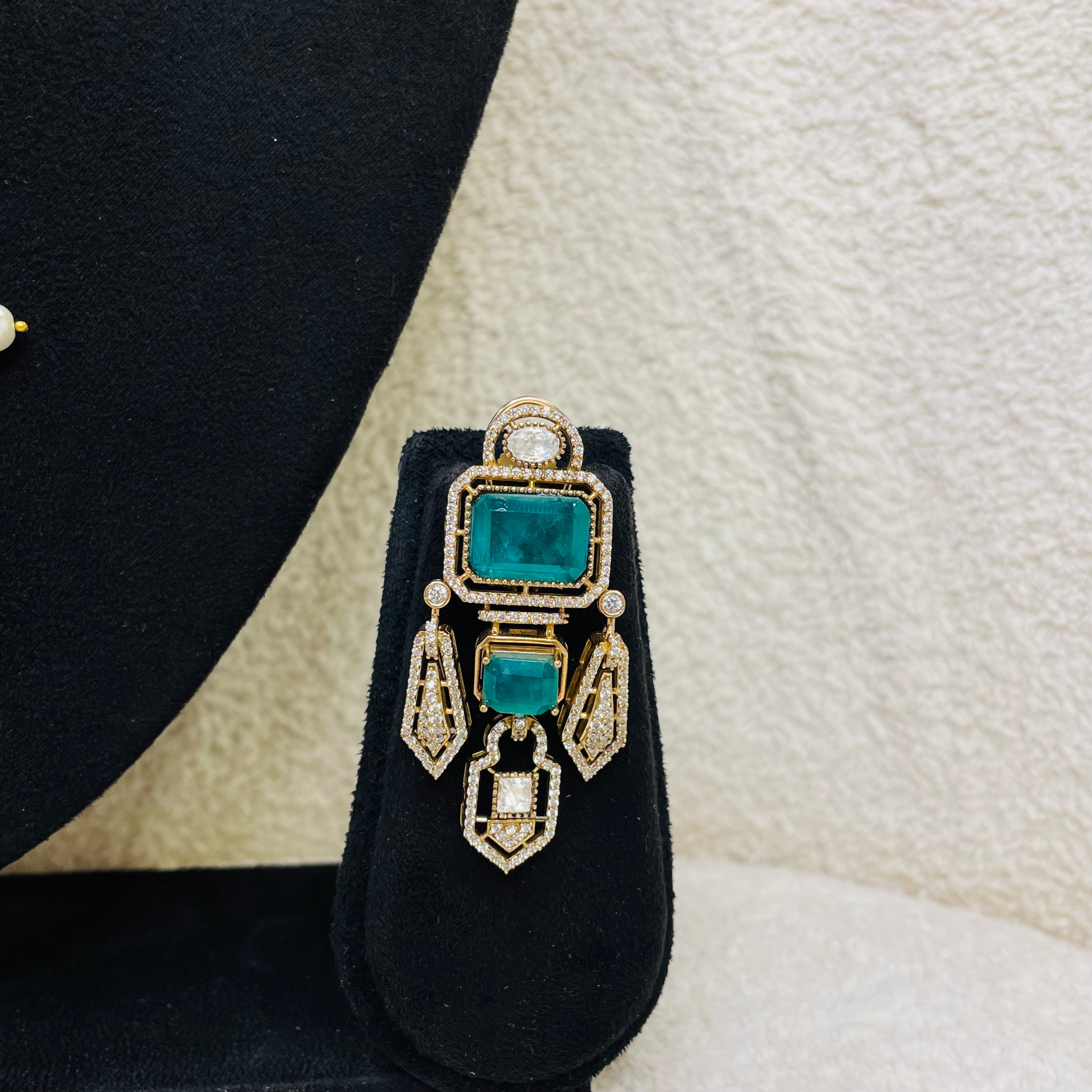 Nayaab Sara Neckpiece