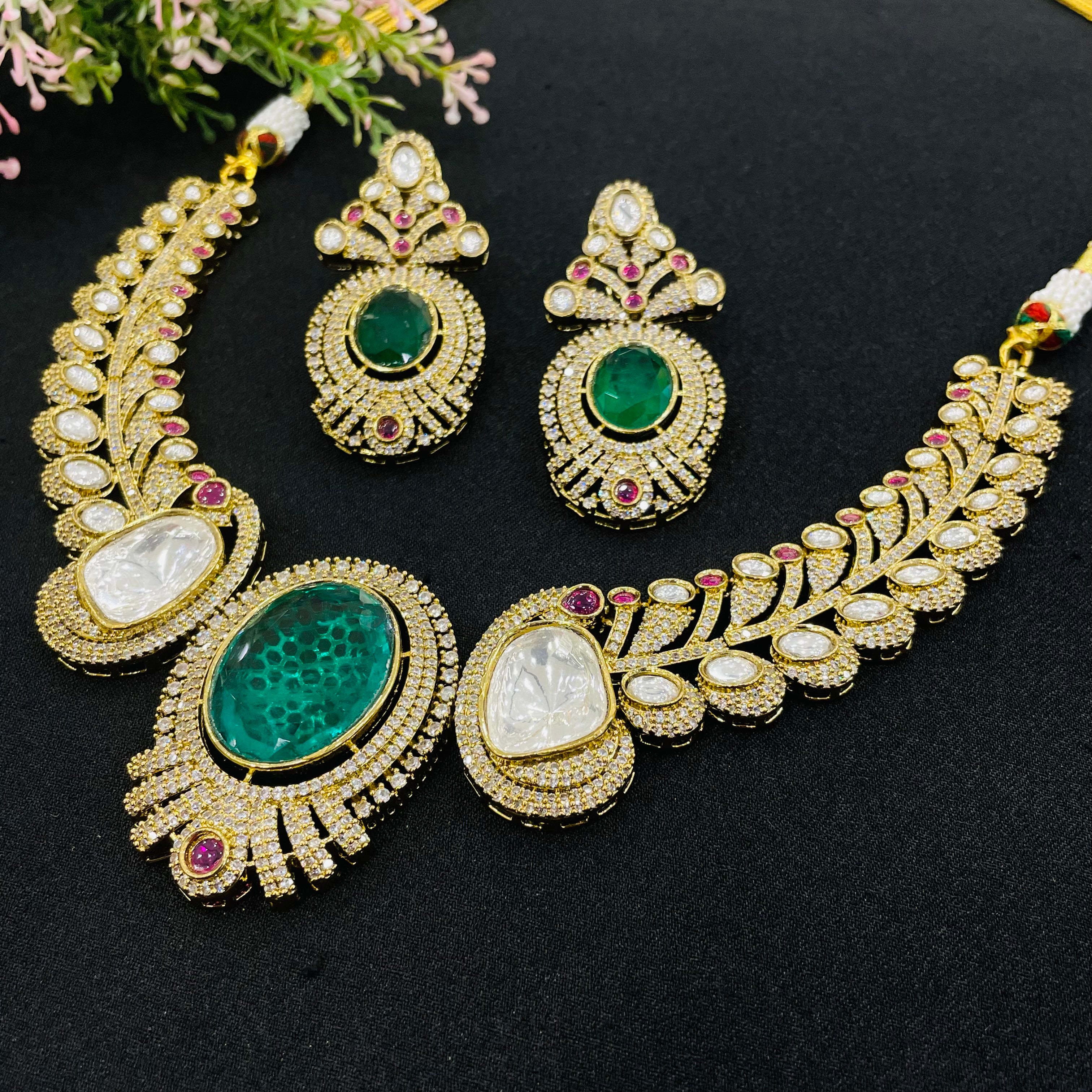 Nayaab Divisha Neckpiece