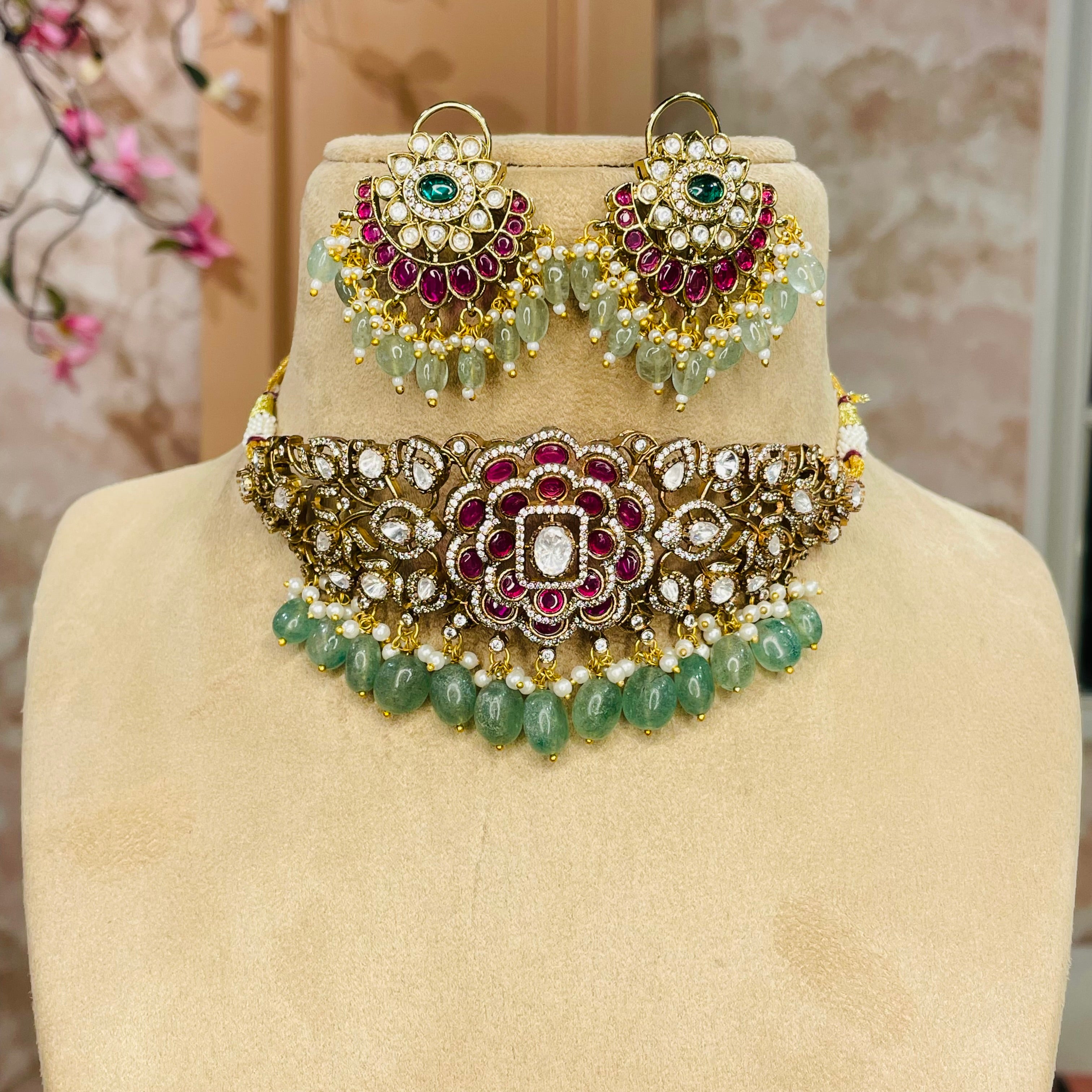 Nayaab Anvika Choker