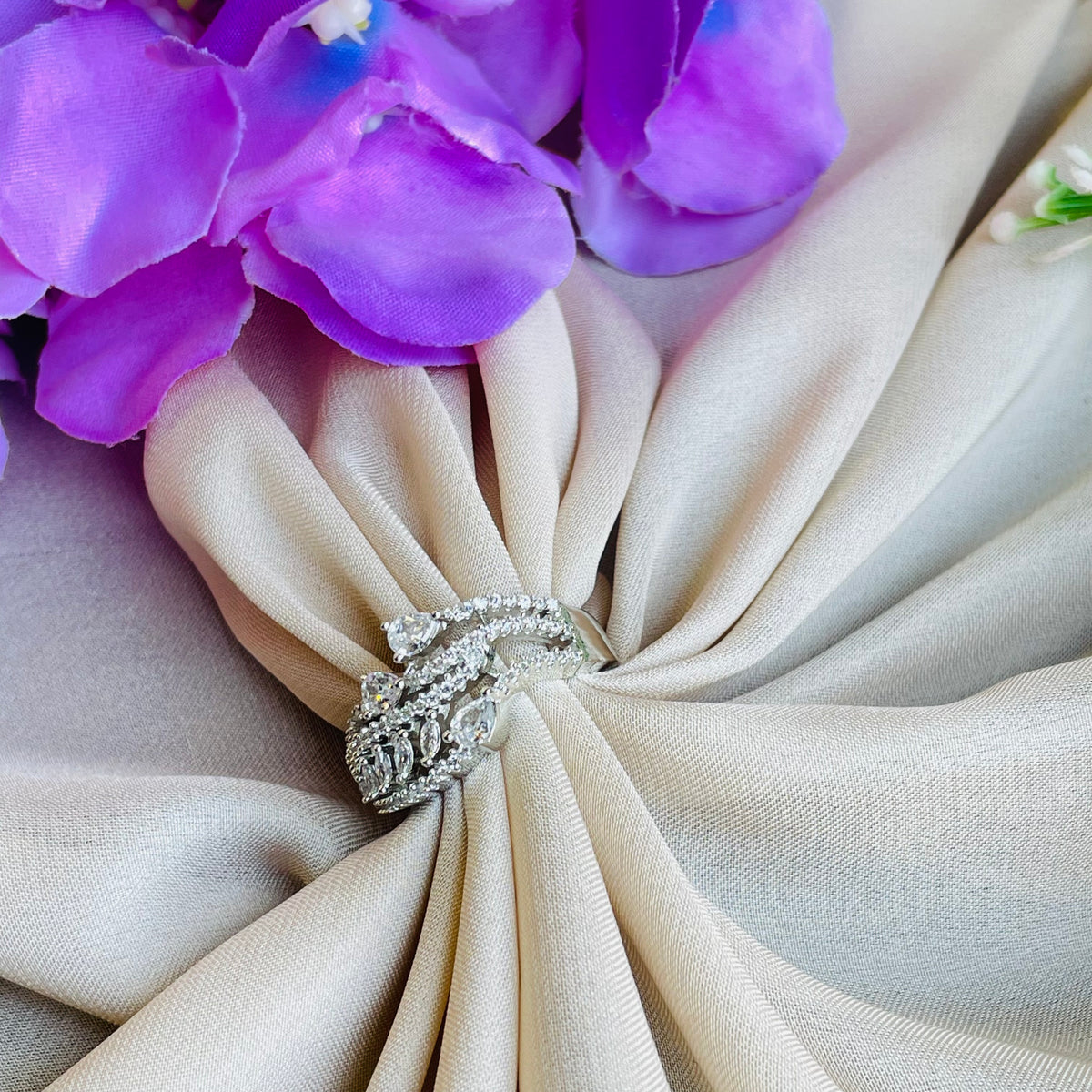 Ad Willa ring adjustable