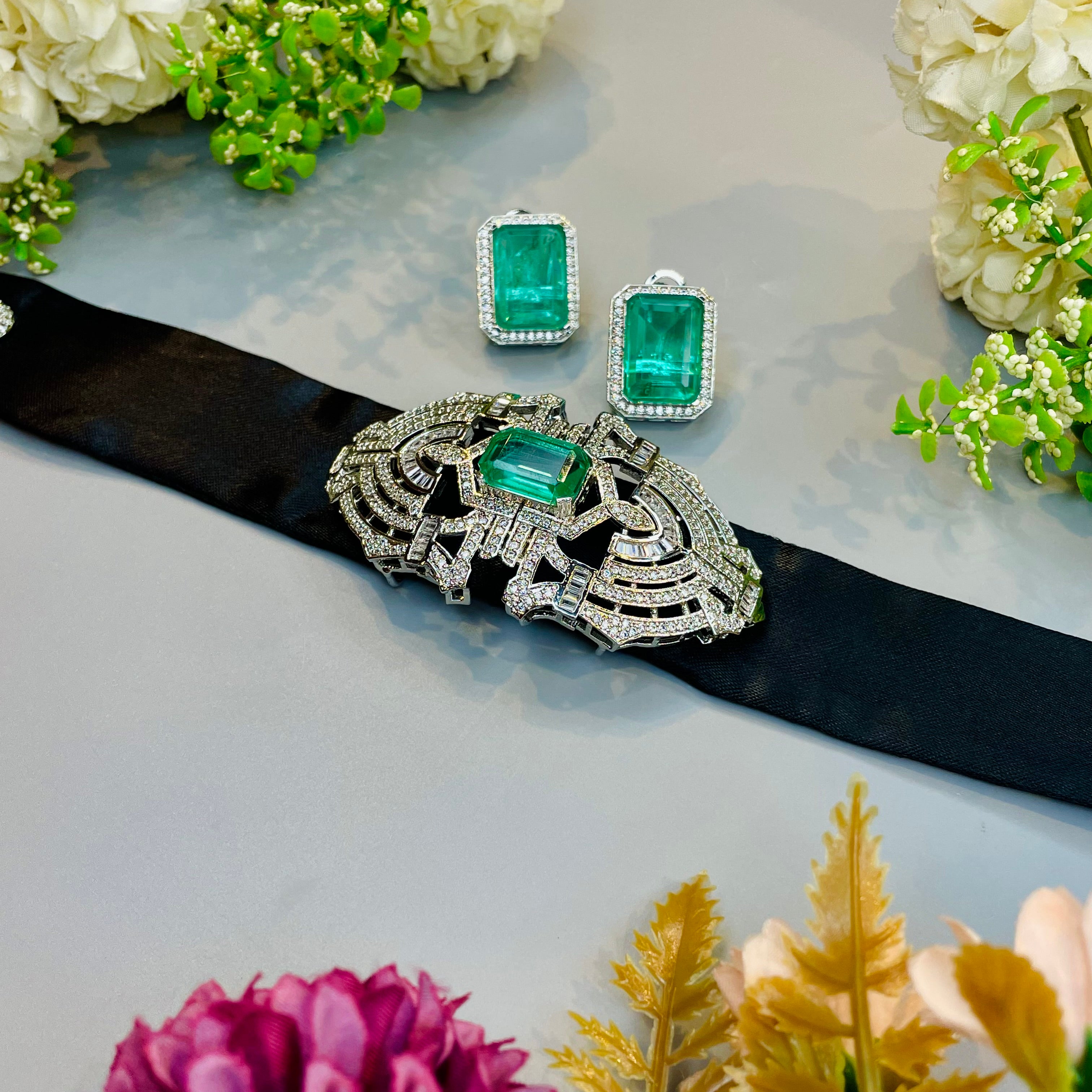 Ad Hanya Choker
