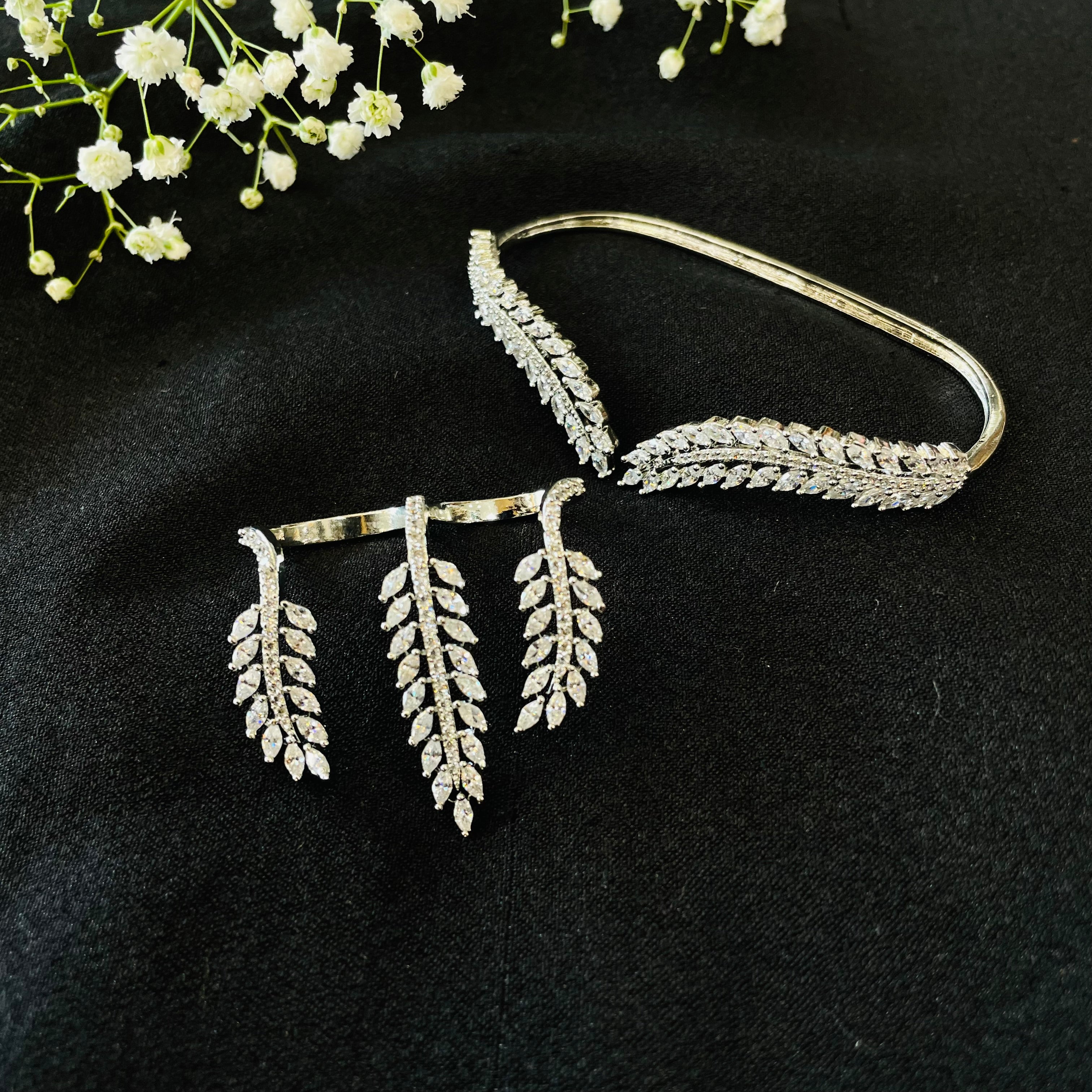 Ad Elara Hand Cuff with ring