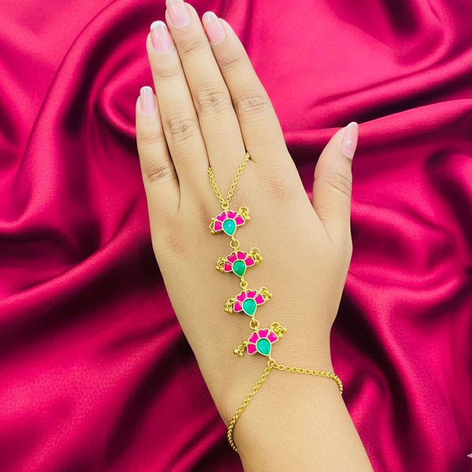 Nayaab Samiksha Hath phool