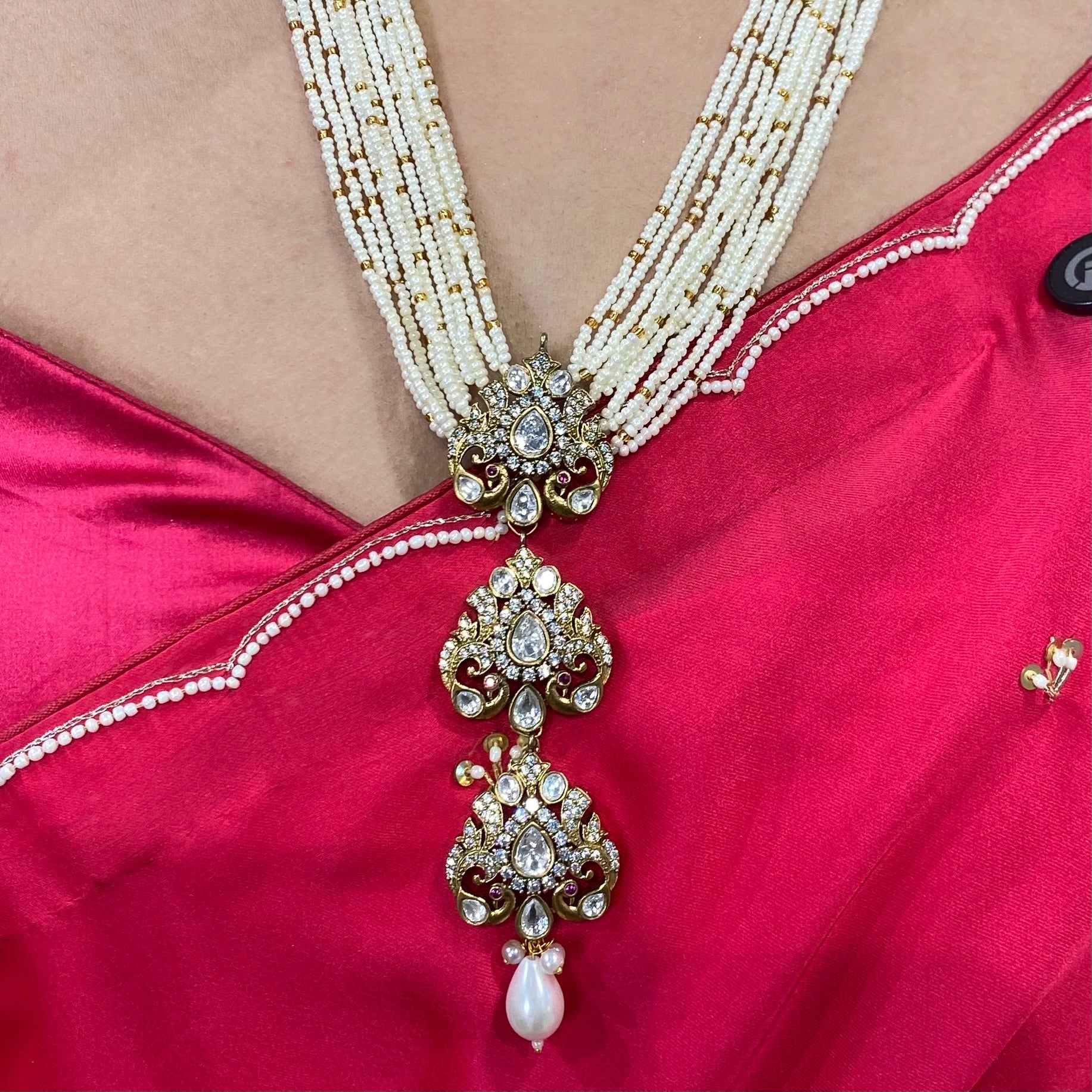 Nayaab Ayesha long neckpiece