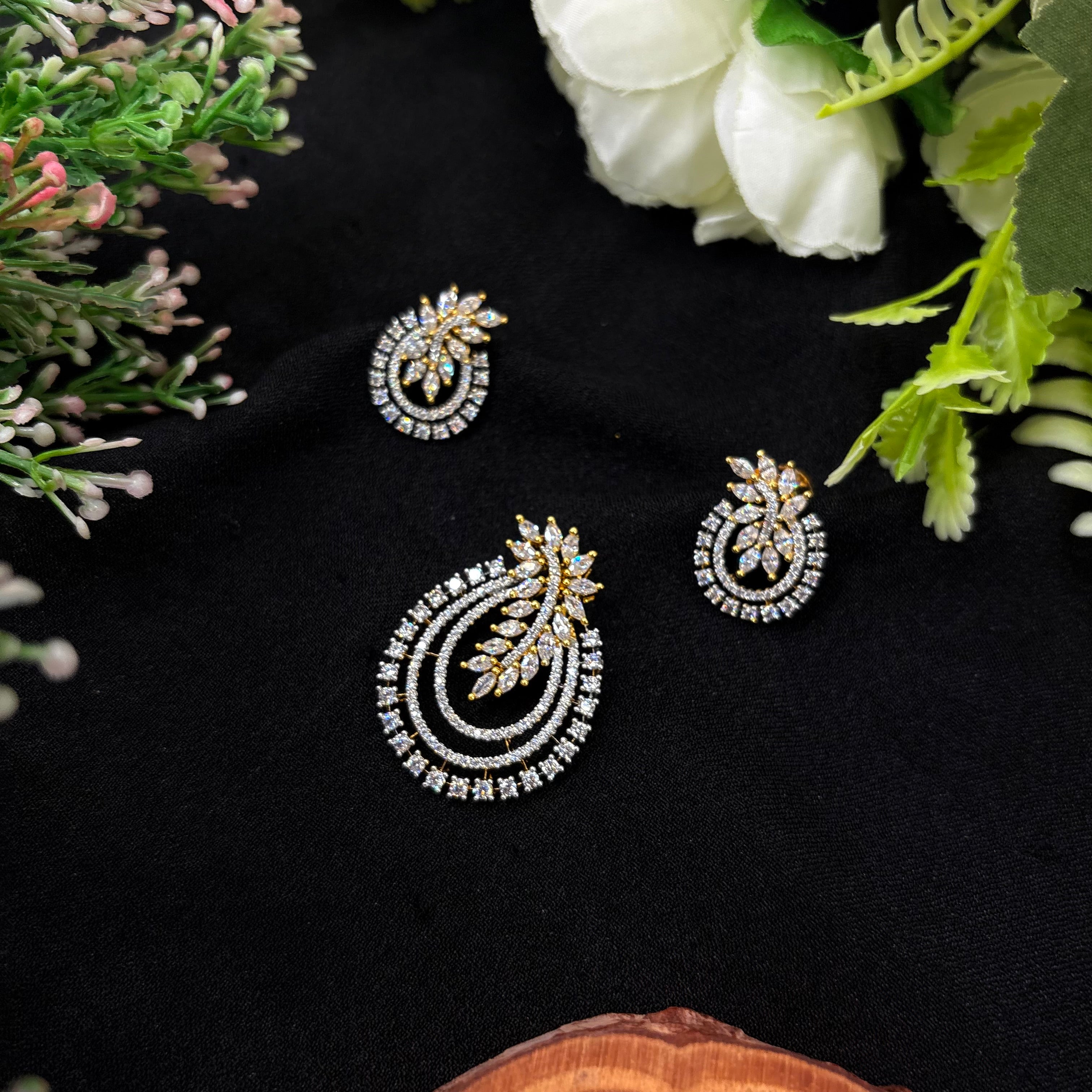 Elviera Pendant Set