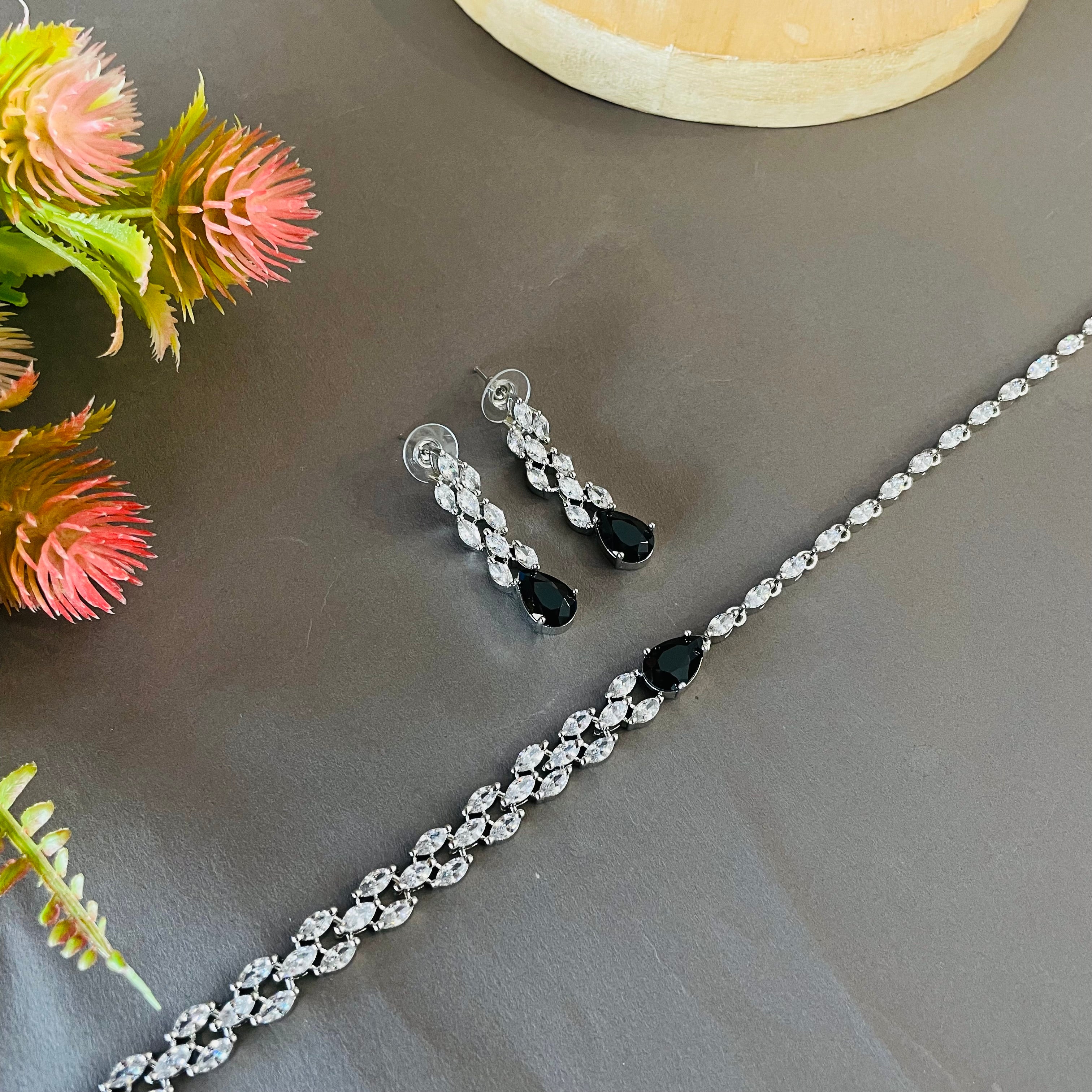 Ad Valentina choker