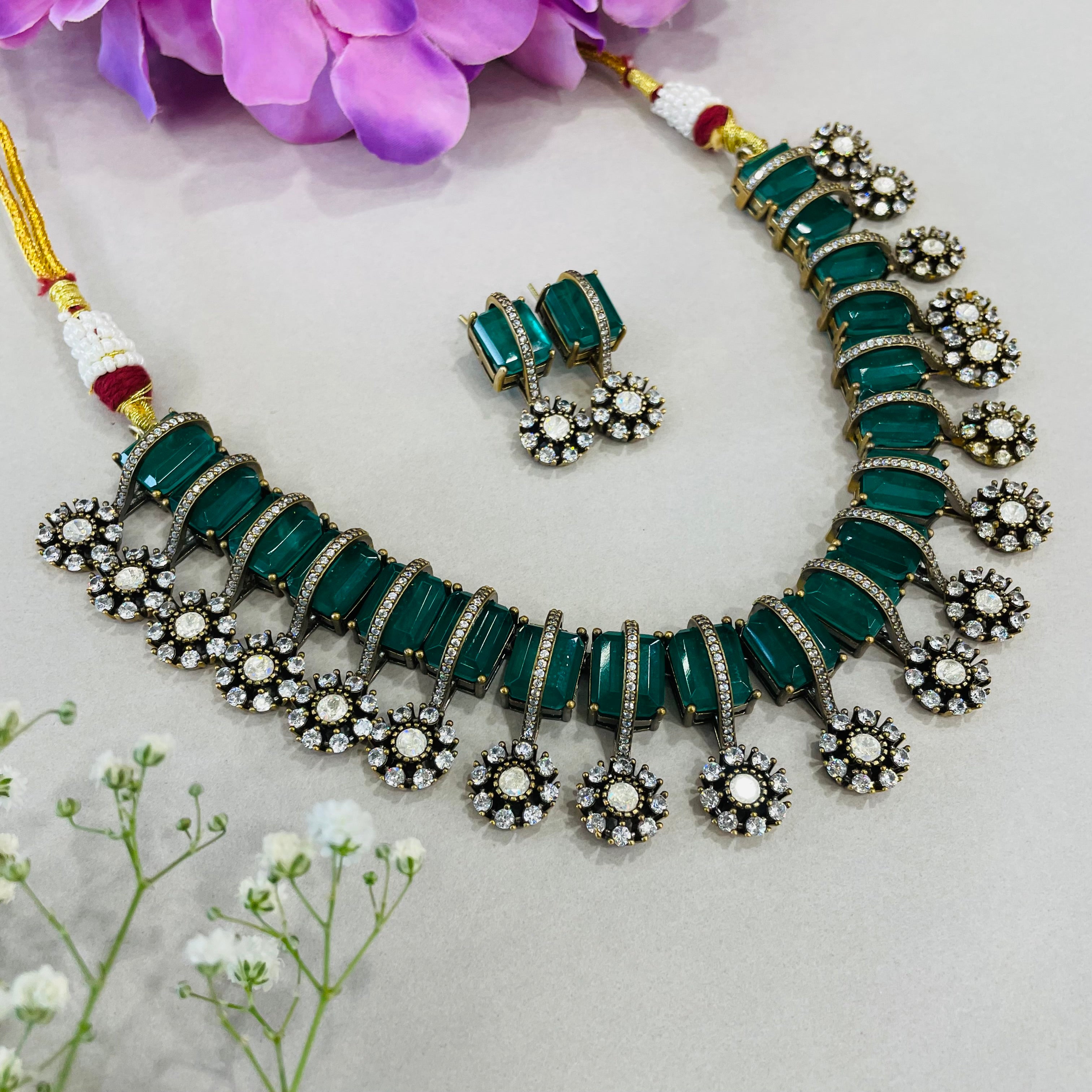 Nayaab Zarrin-Panna neckpiece