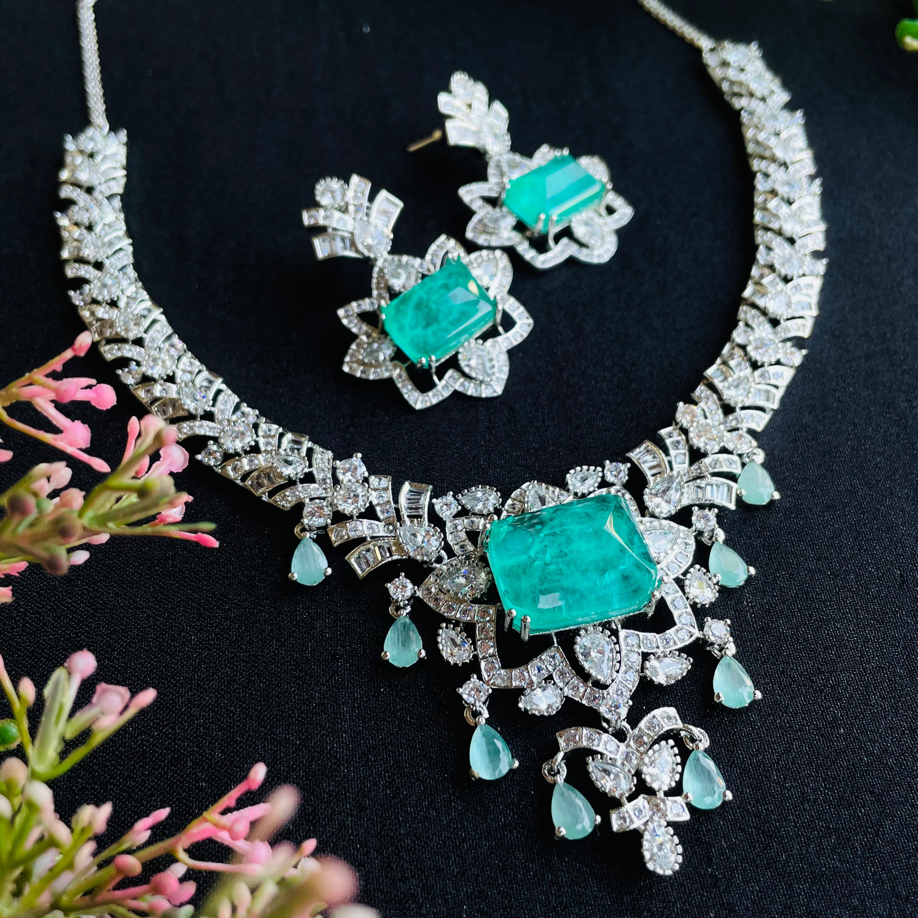 Ad Maeve Neckpiece