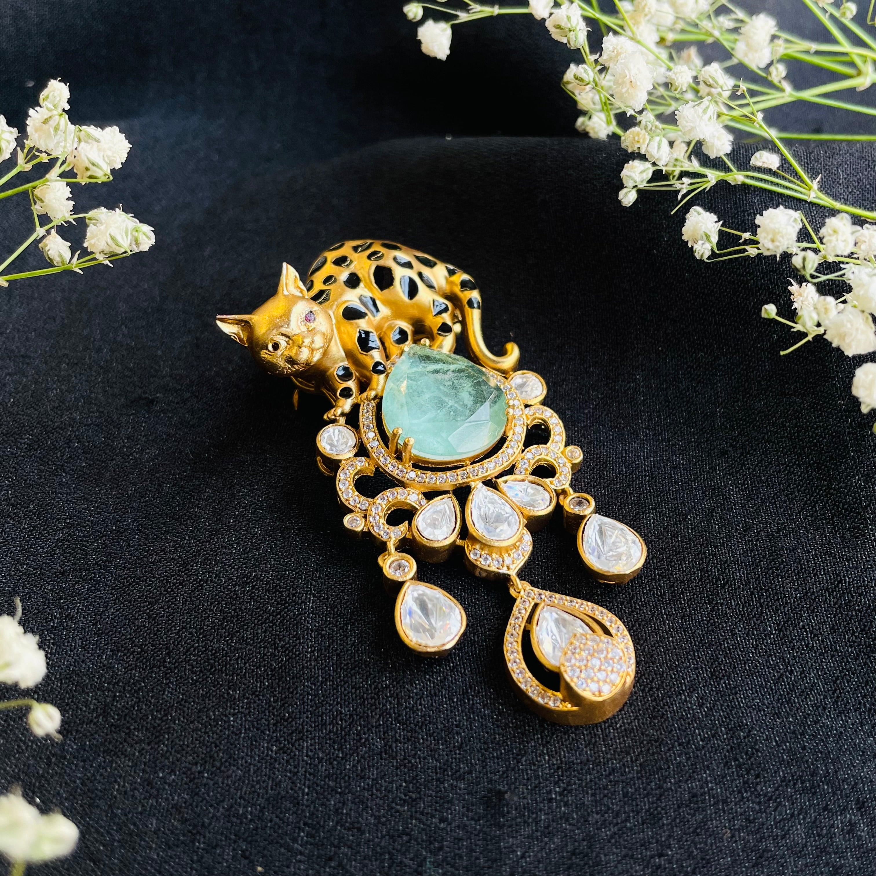 Nayaab Lane brooch