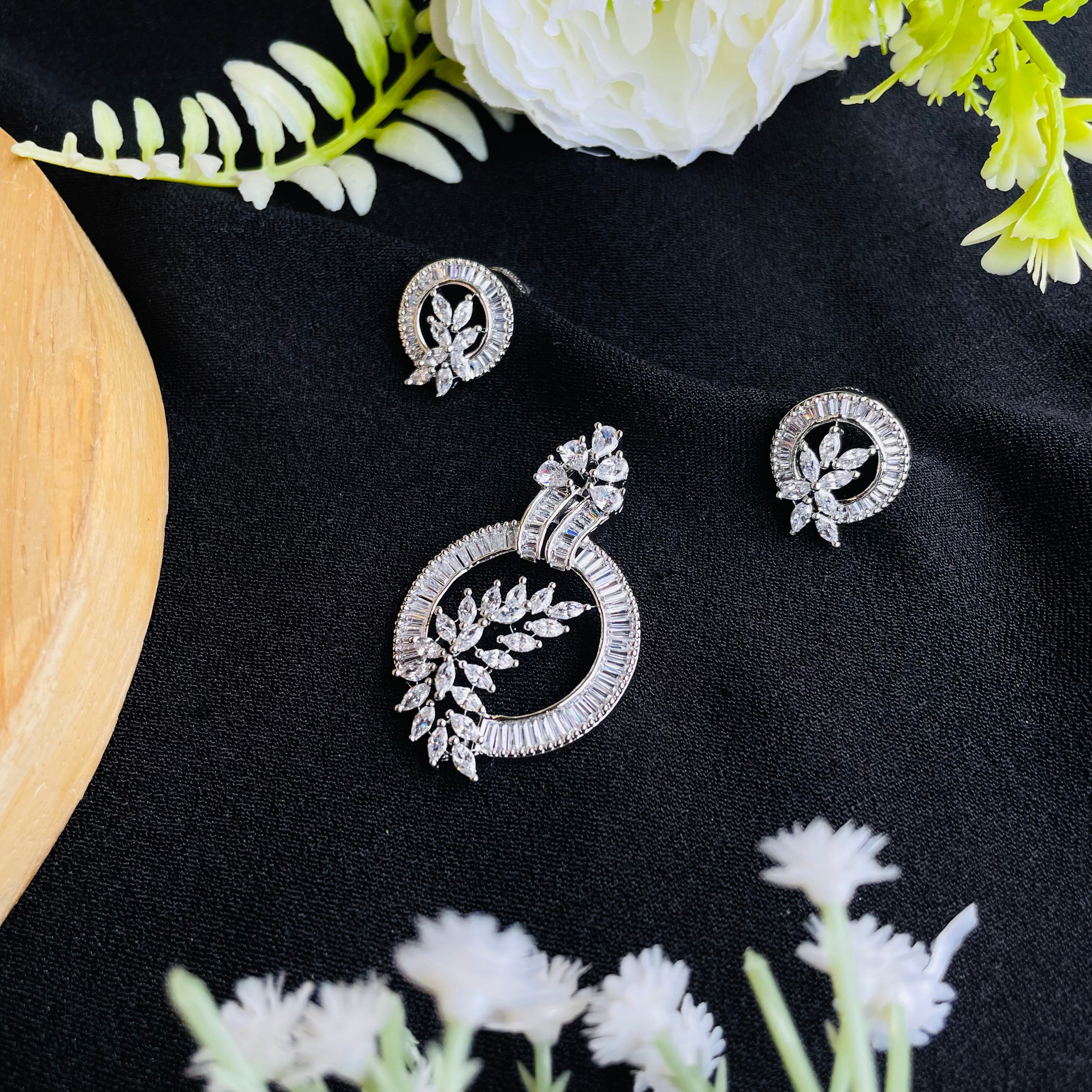 Aurelle Vine Pendant Set