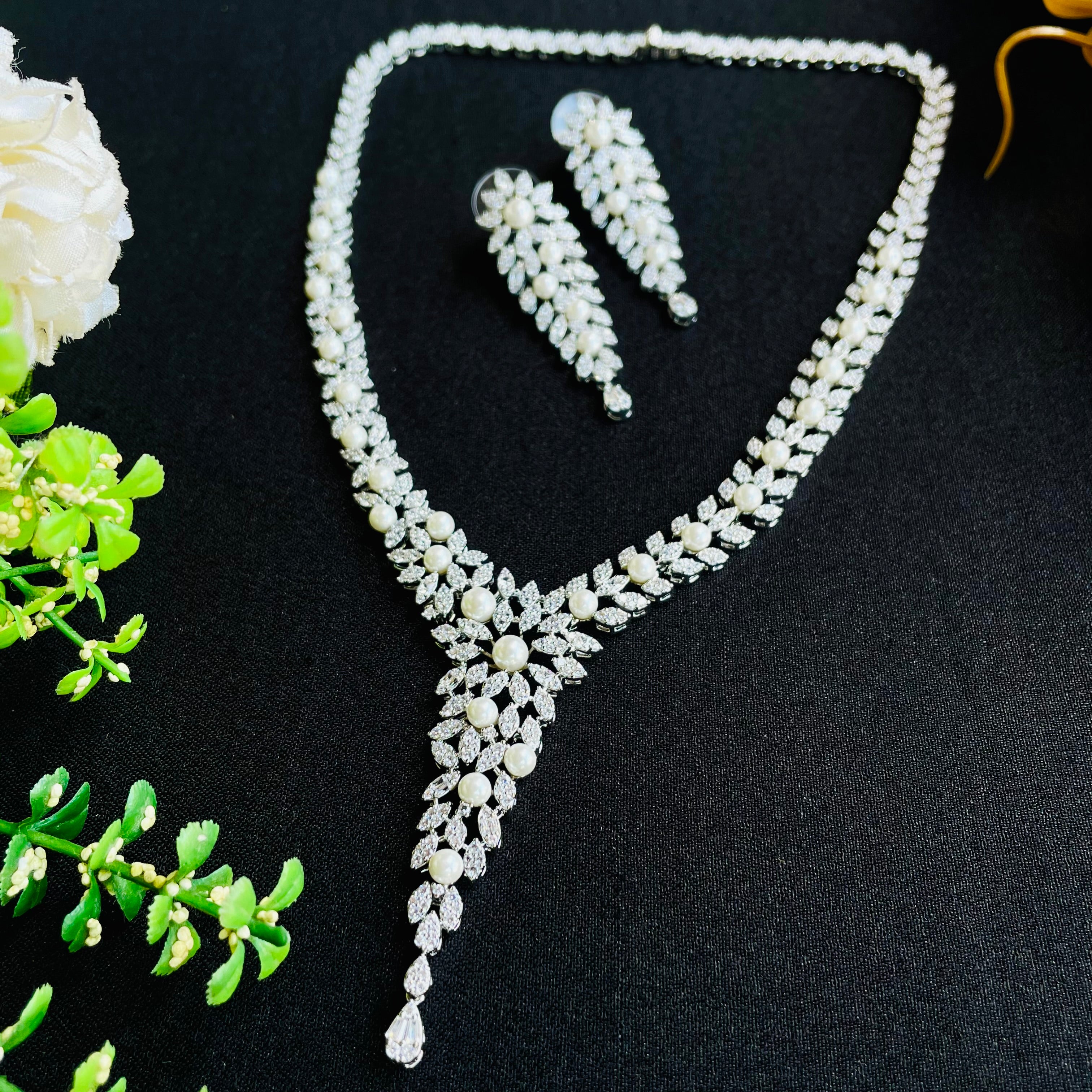 Ad zoey neckpiece