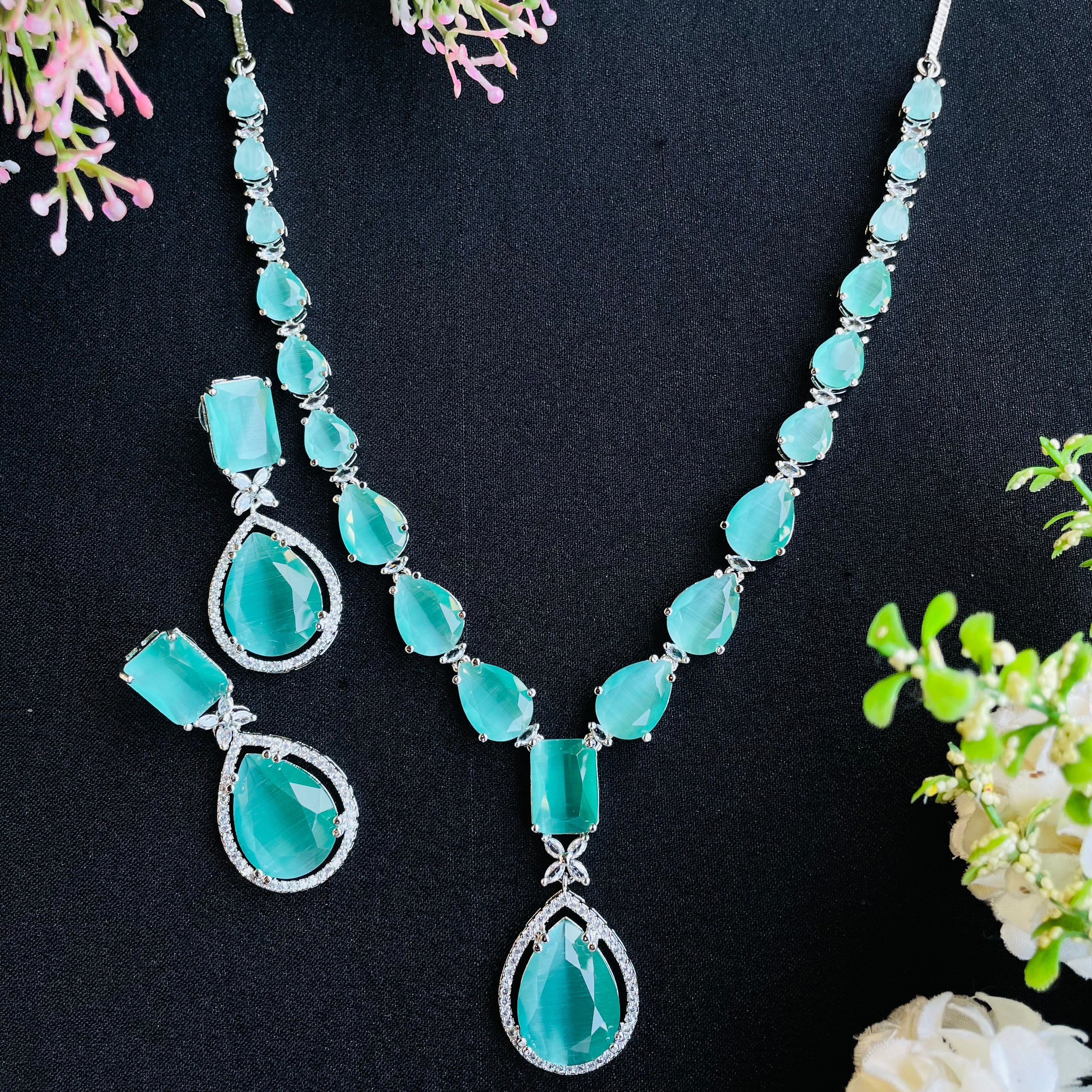 kiara emerald ad Neckpiece