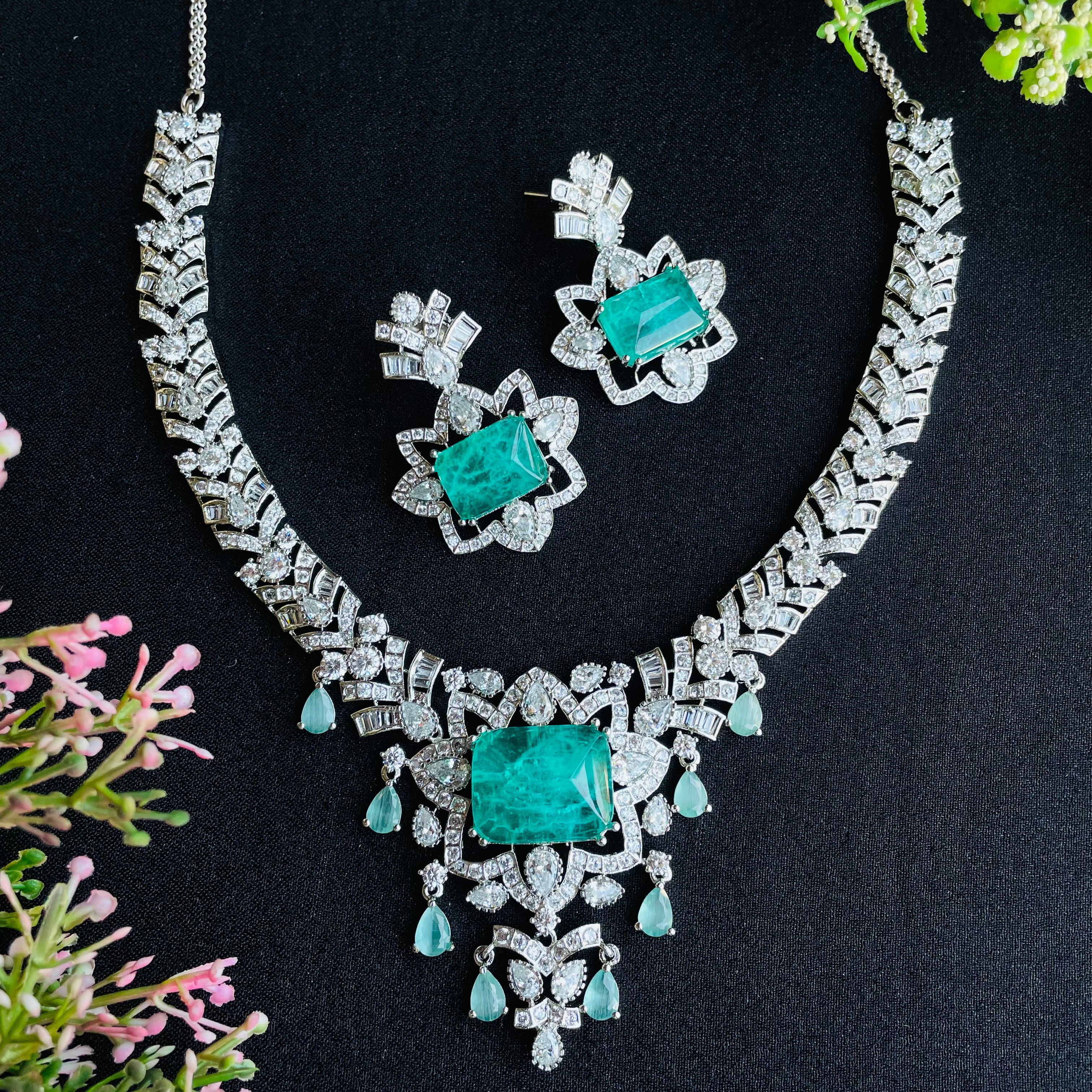 Ad Maeve Neckpiece