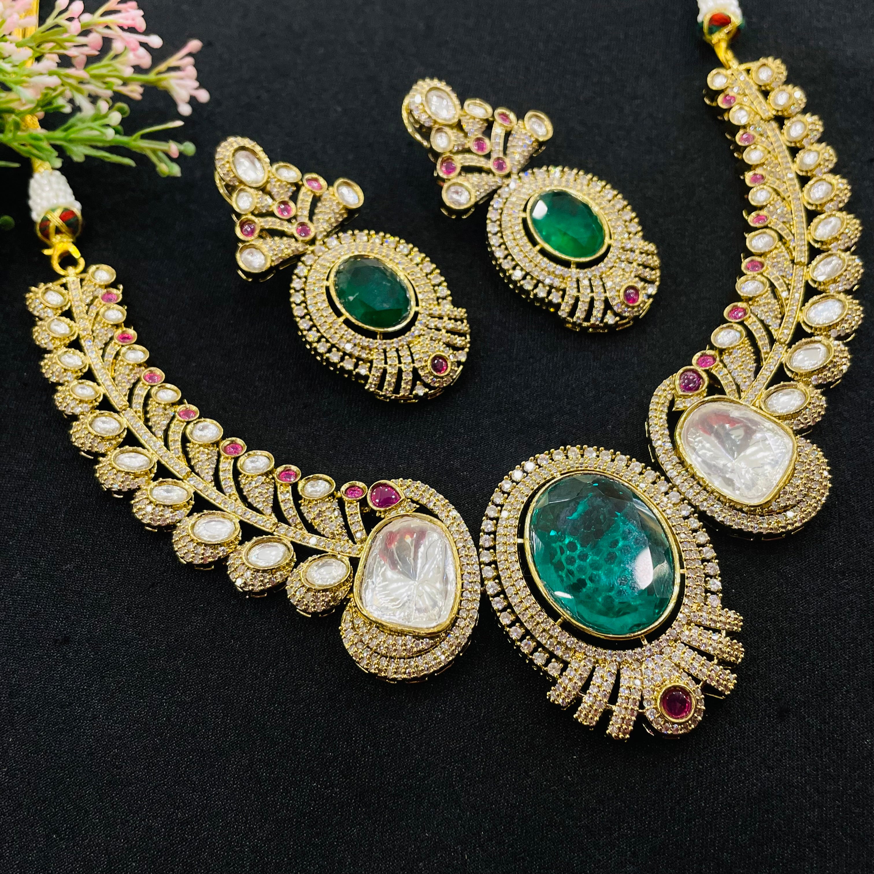 Nayaab Divisha Neckpiece