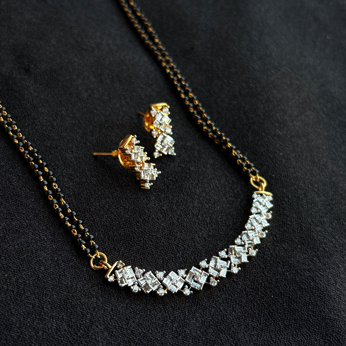 Aarna Geometric Mangalsutra