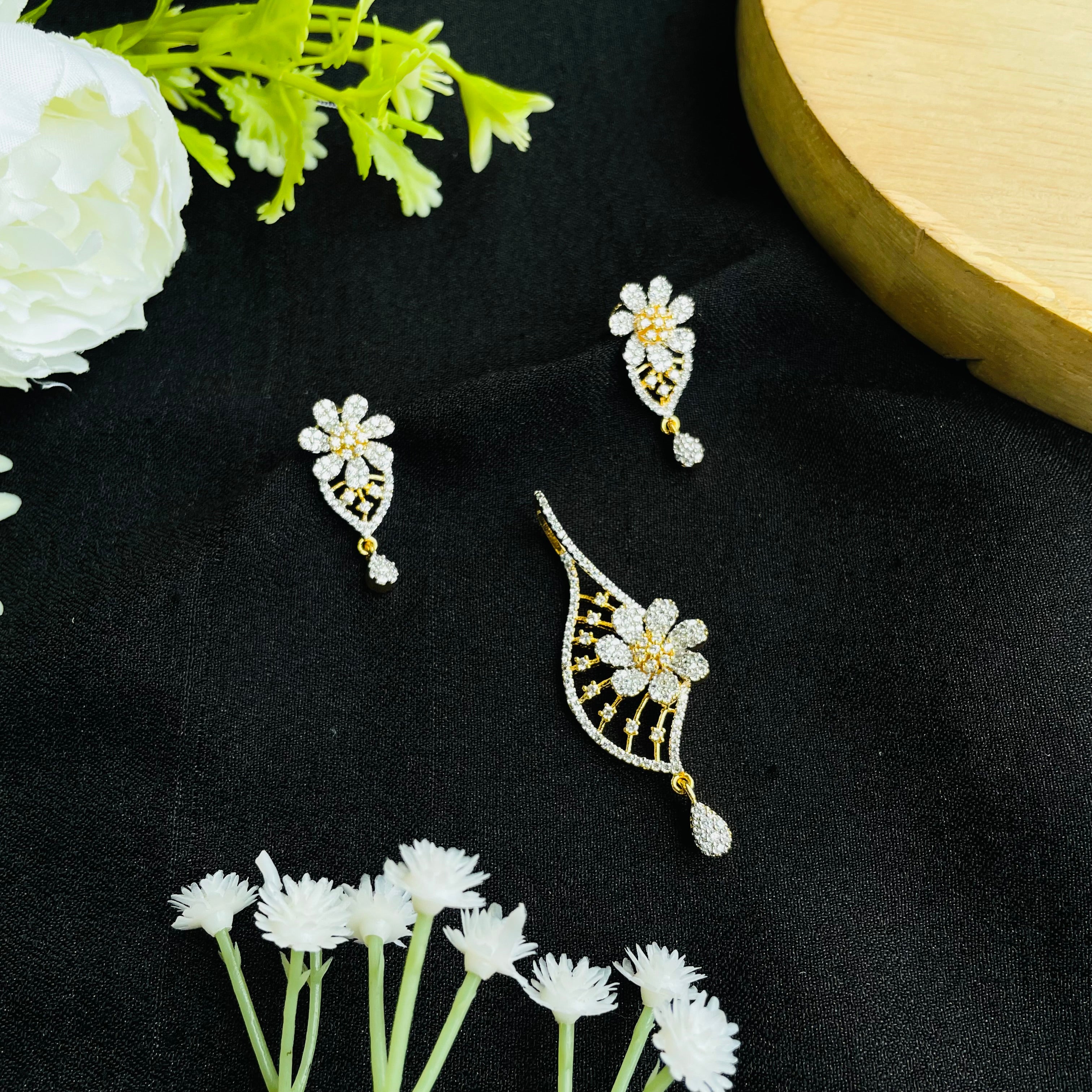 Elara Pendant Set
