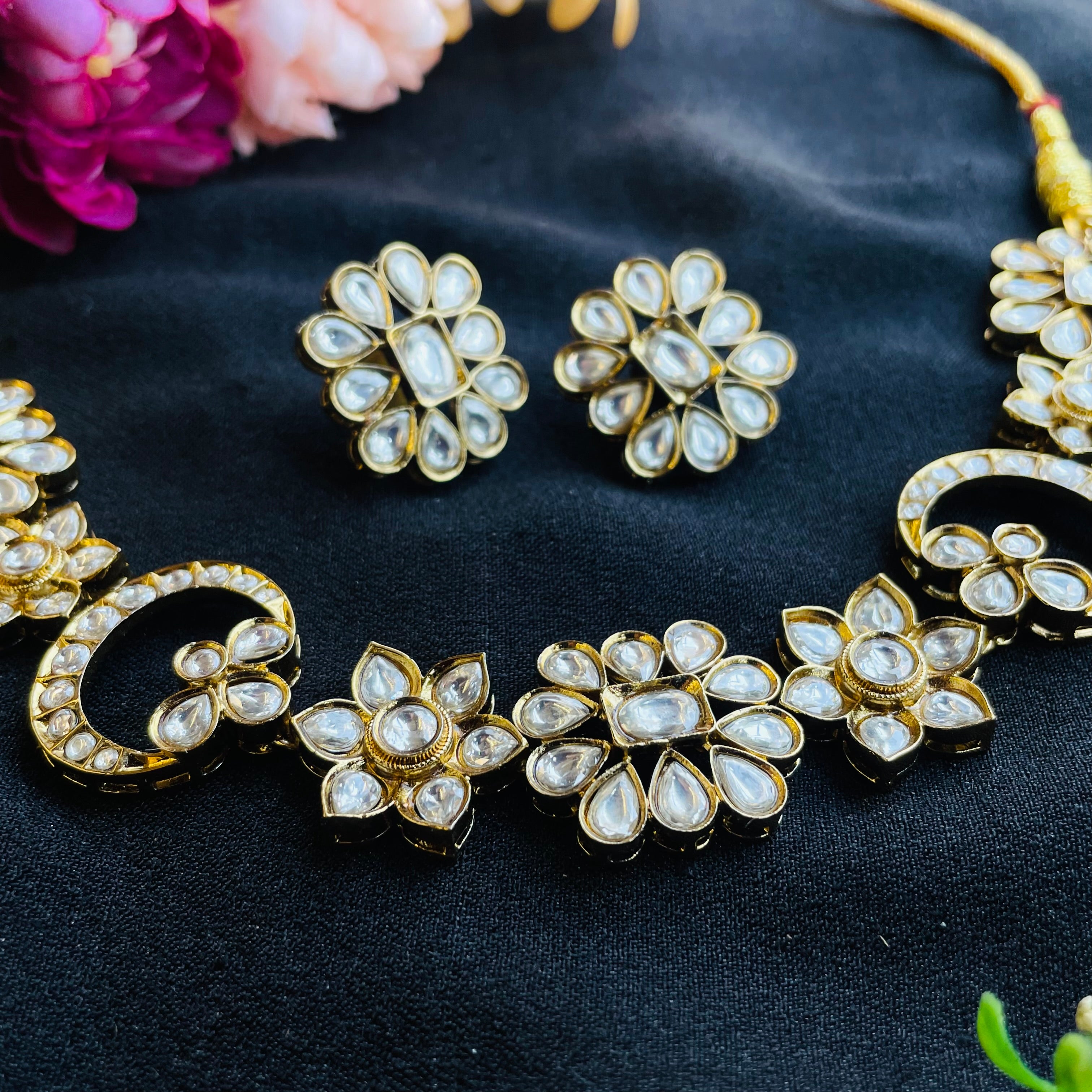 Nayaab joyce neackpiece