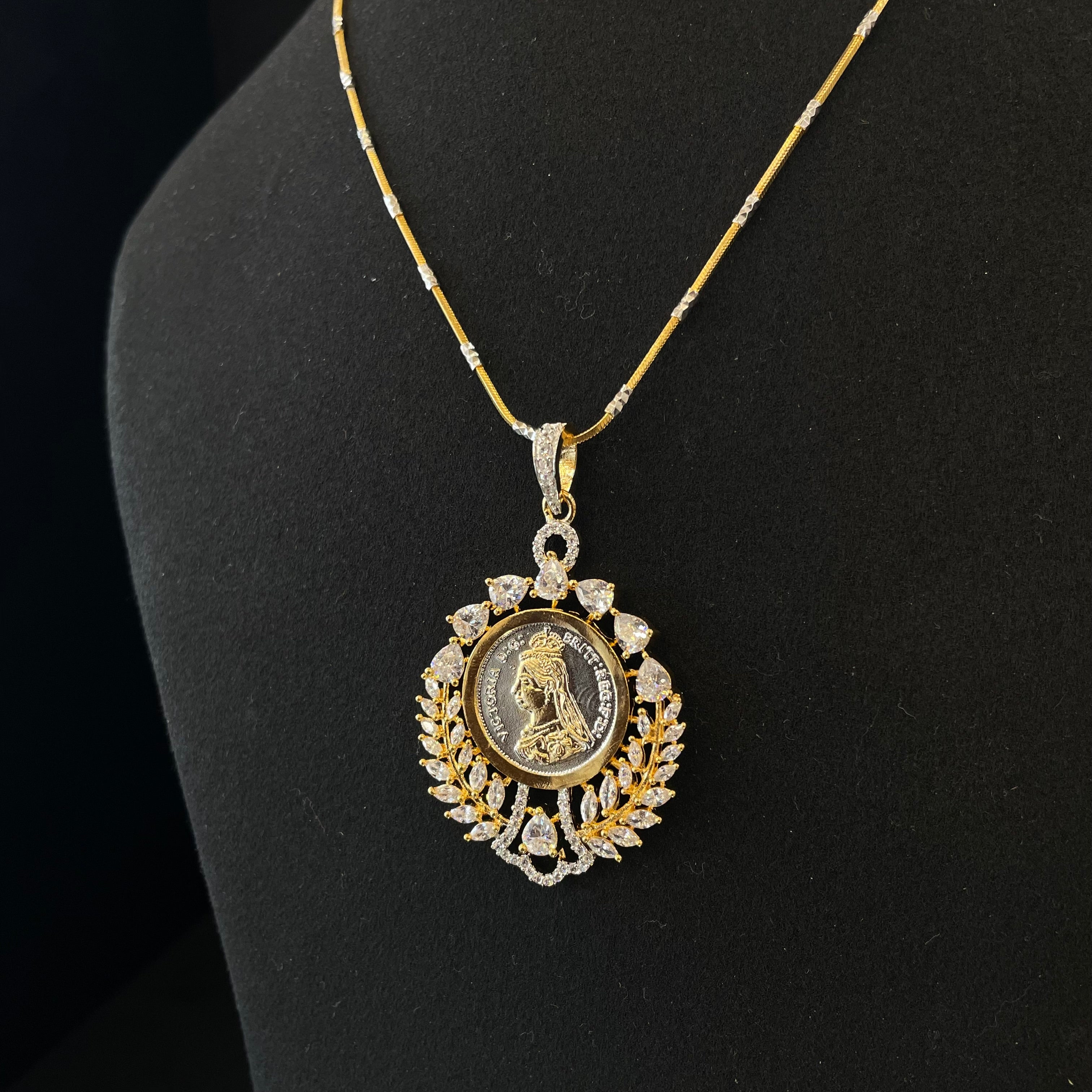AD Elina coin Pendant Set