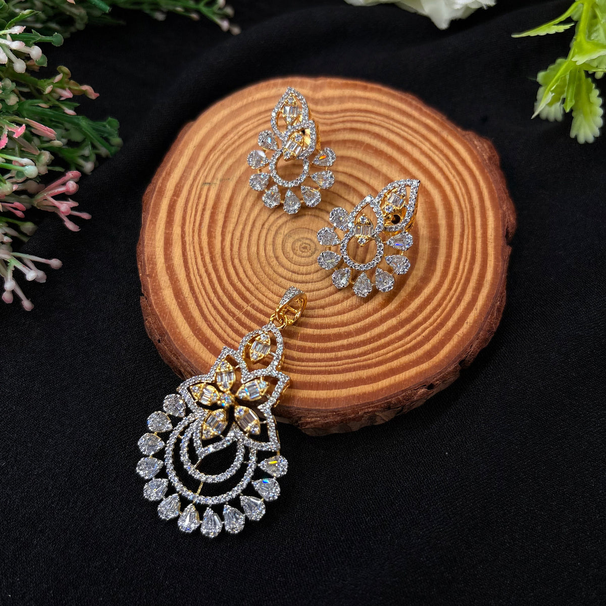 Serelle Pendant Set