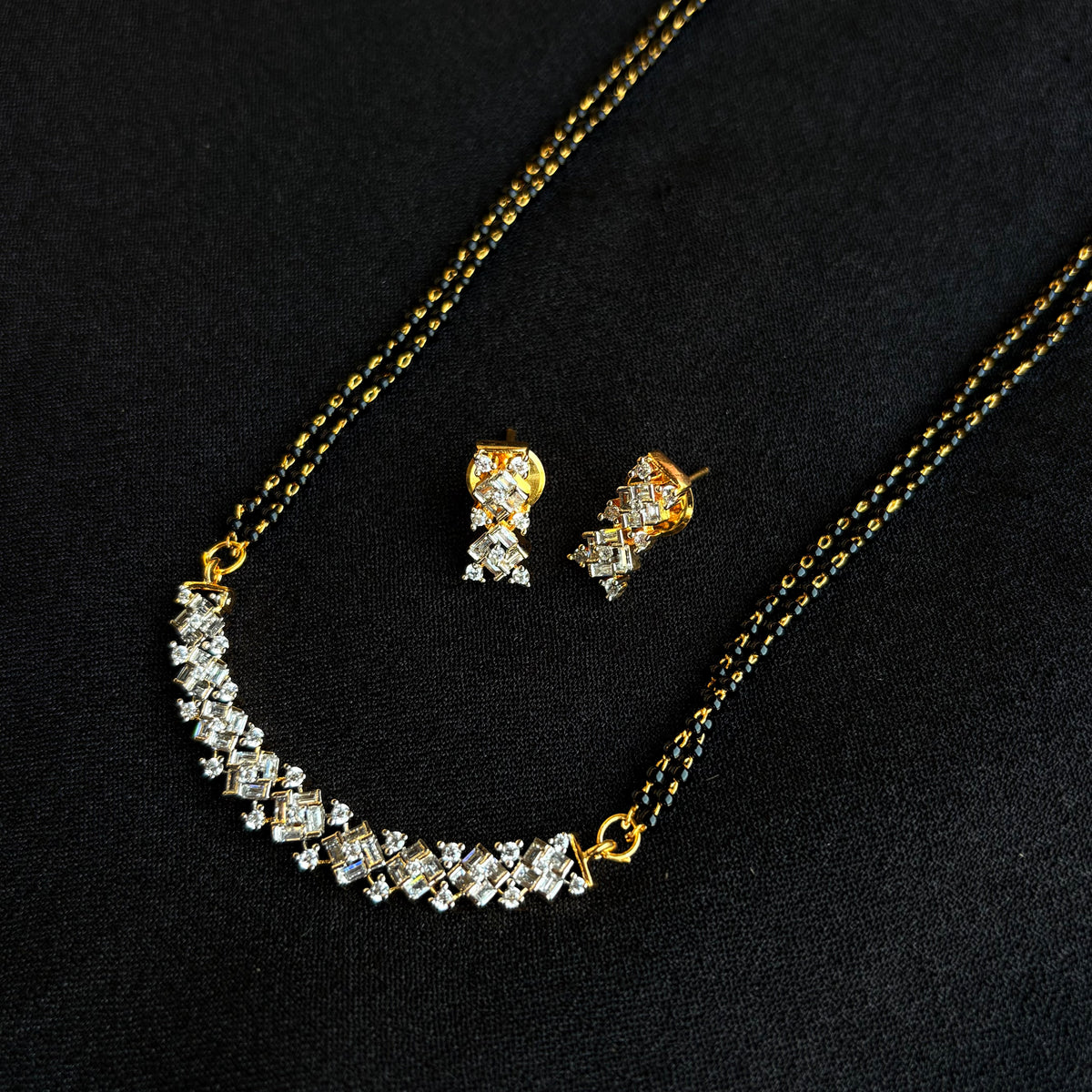 Aarna Geometric Mangalsutra