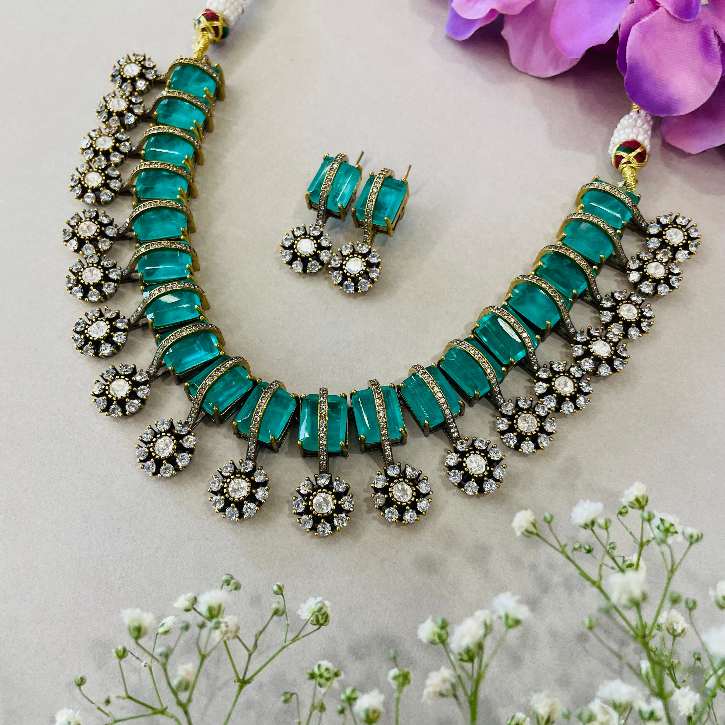 Nayaab Zarrin-Panna neckpiece