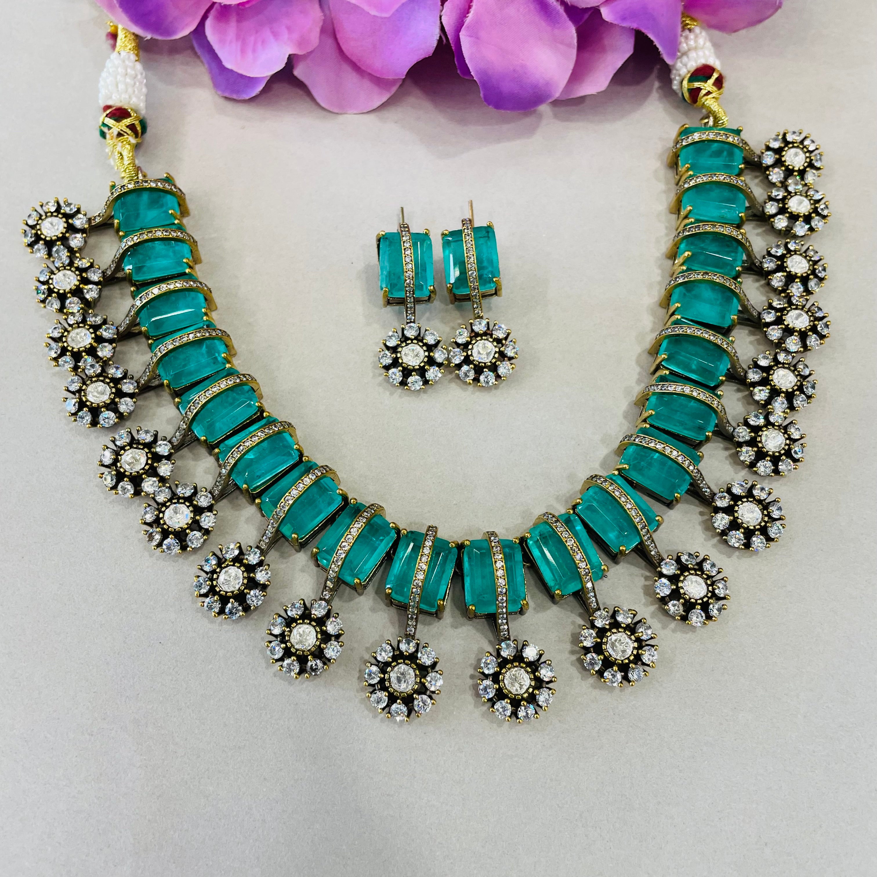 Nayaab Zarrin-Panna neckpiece