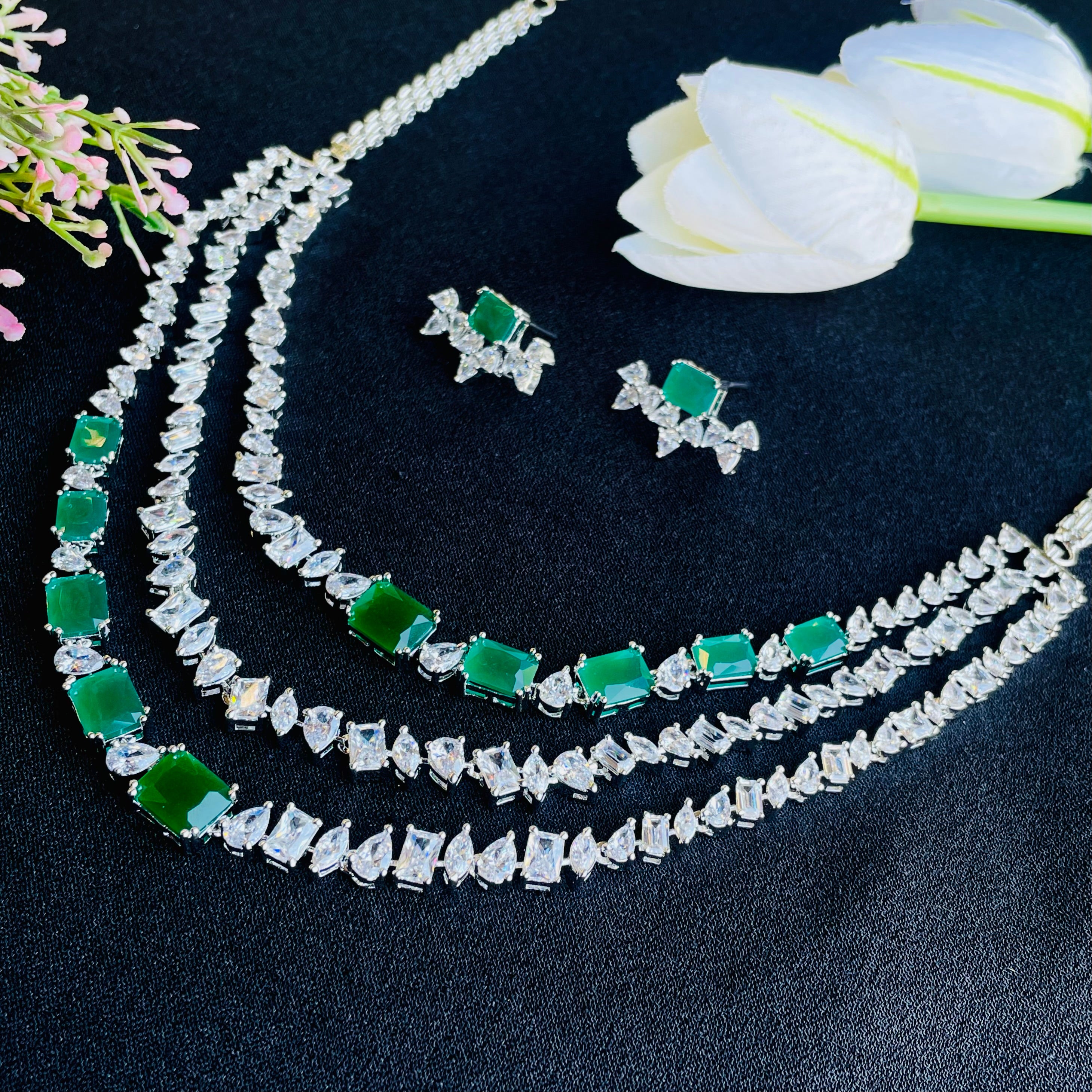 Ad Elizabeth Neckpiece