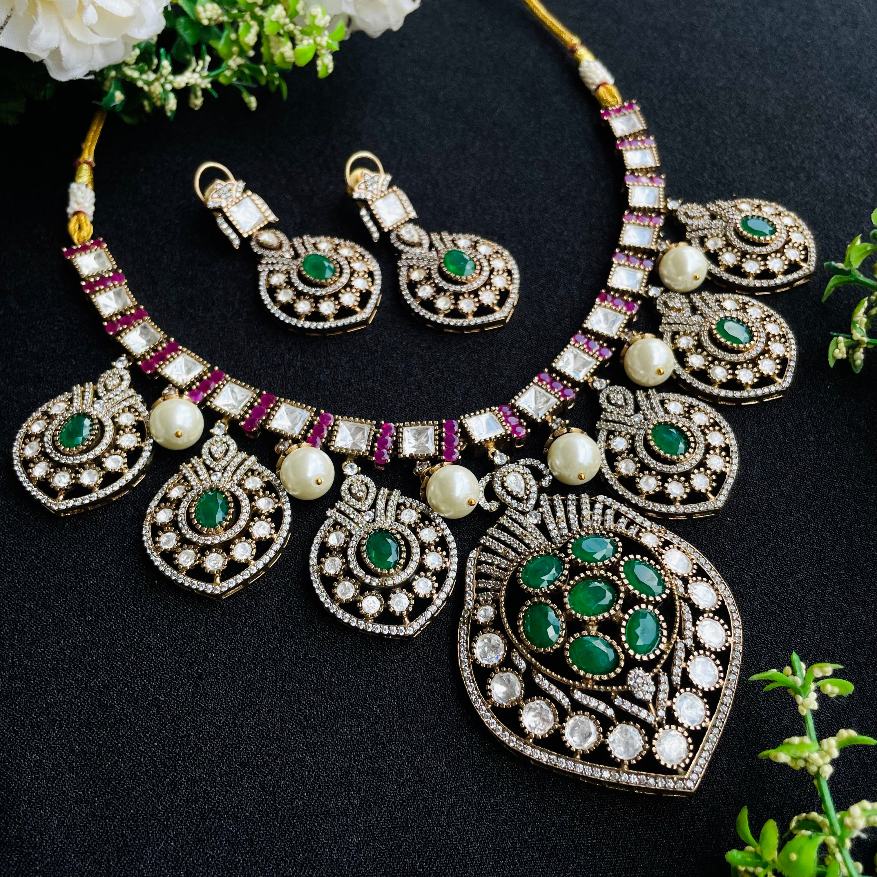 Nayaab Ramya Neckpiece