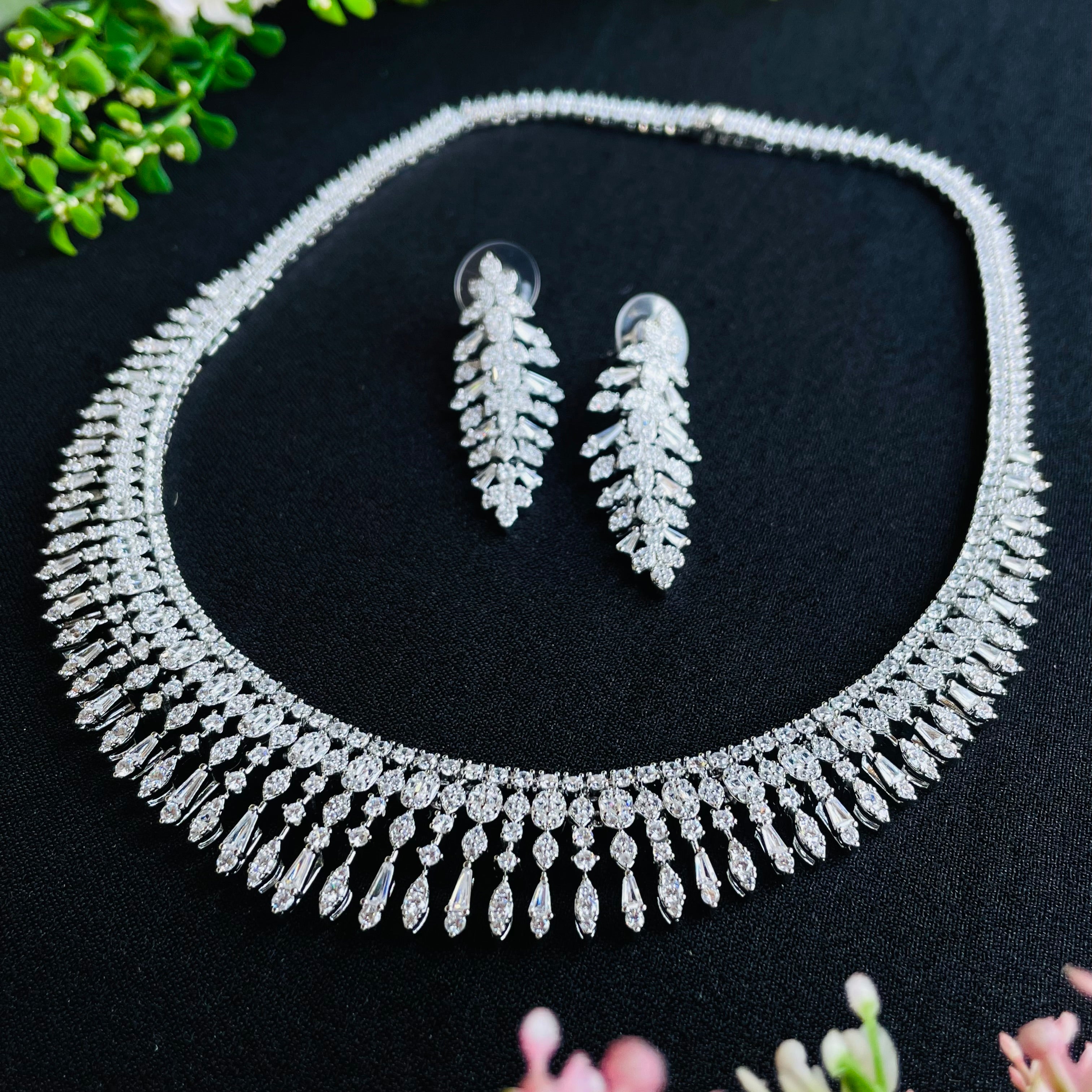 Ad clara neckpiece