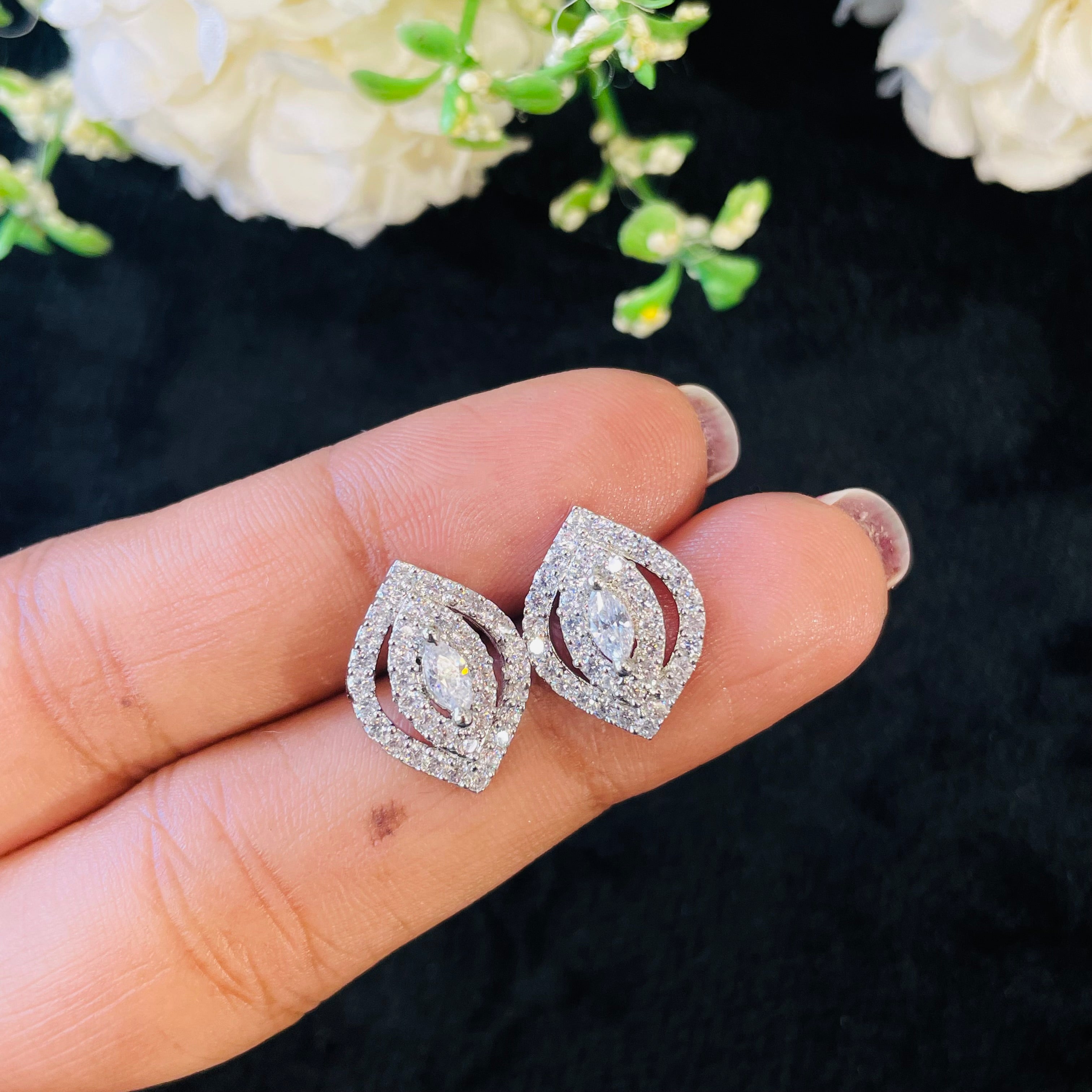 Ad Elora Studs