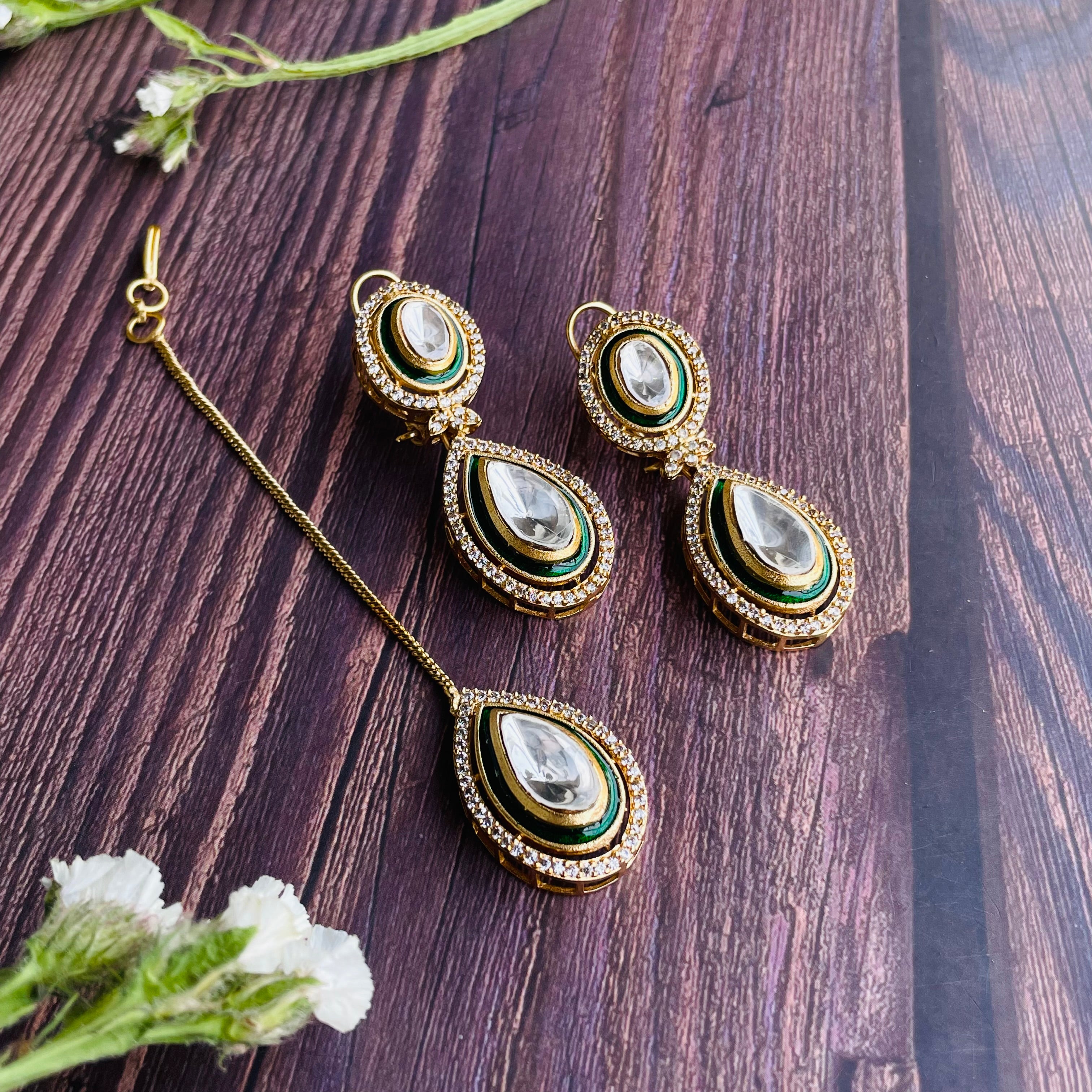 Nayaab Akira Neckpiece