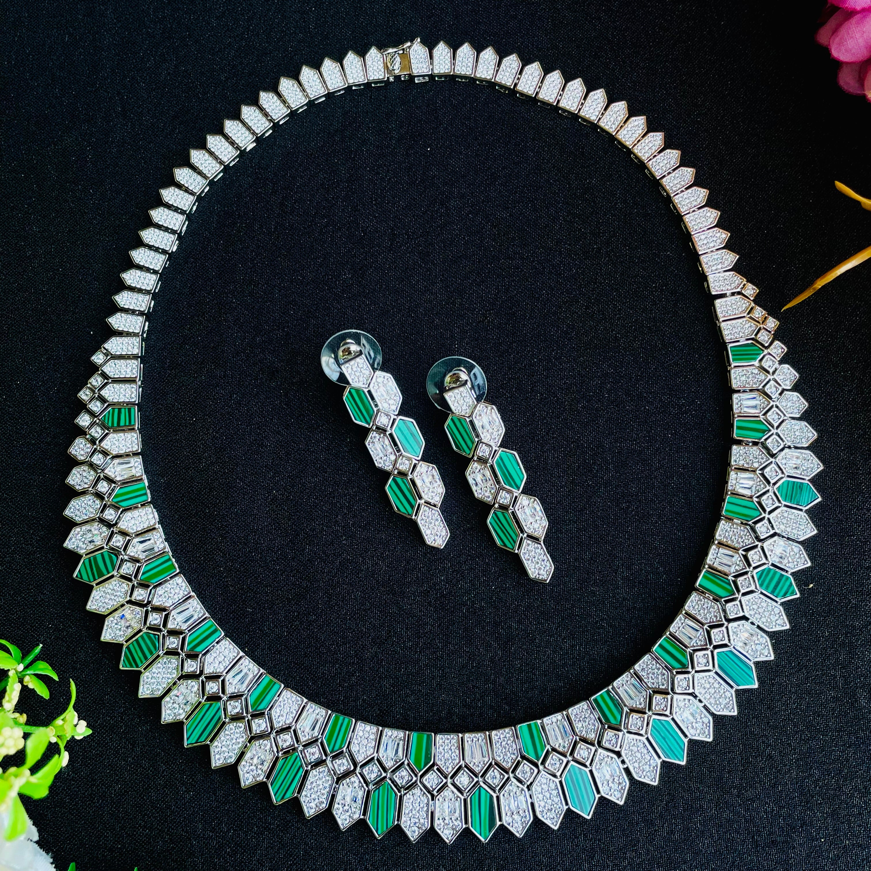 Ad ella neckpiece