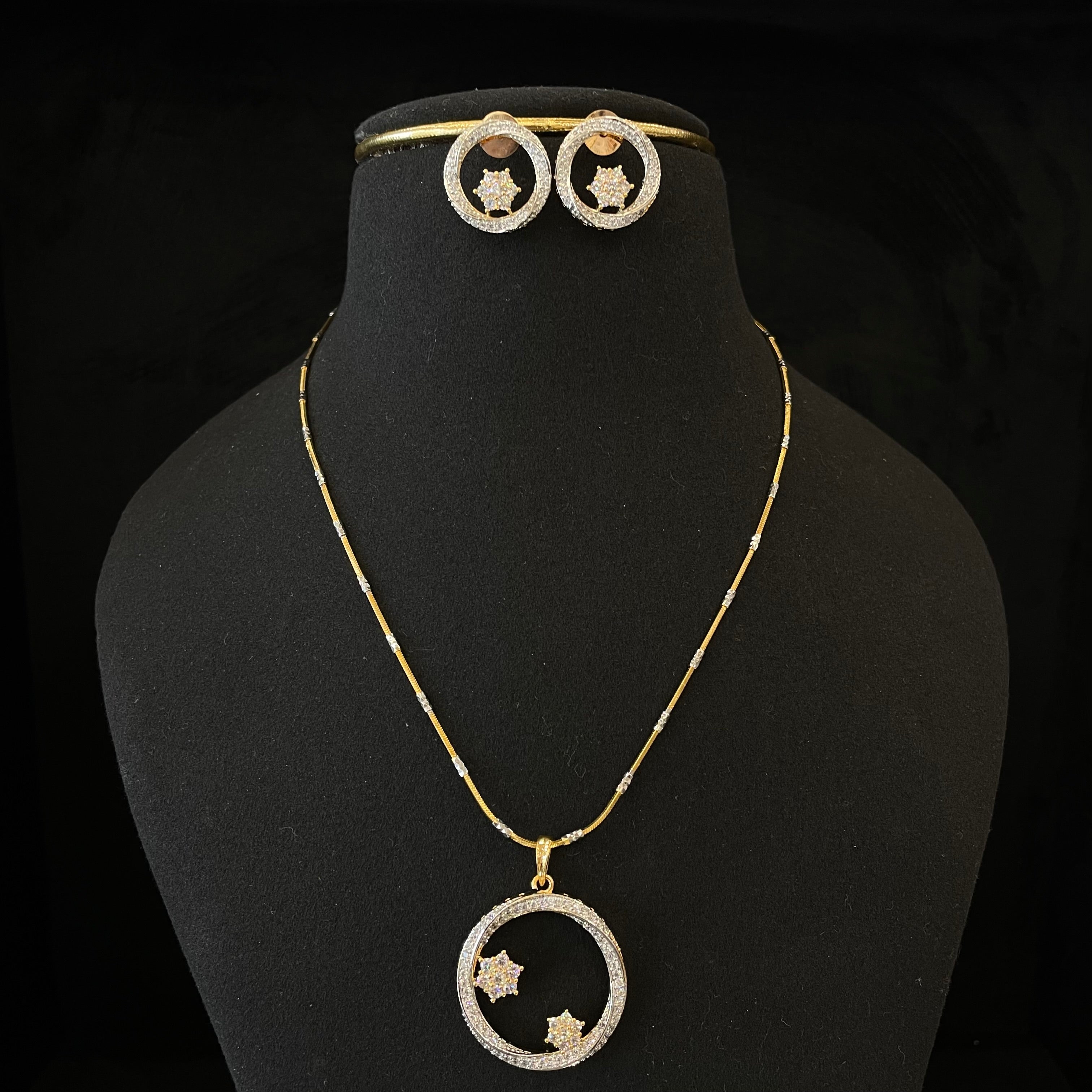 AD Elara Pendant Set