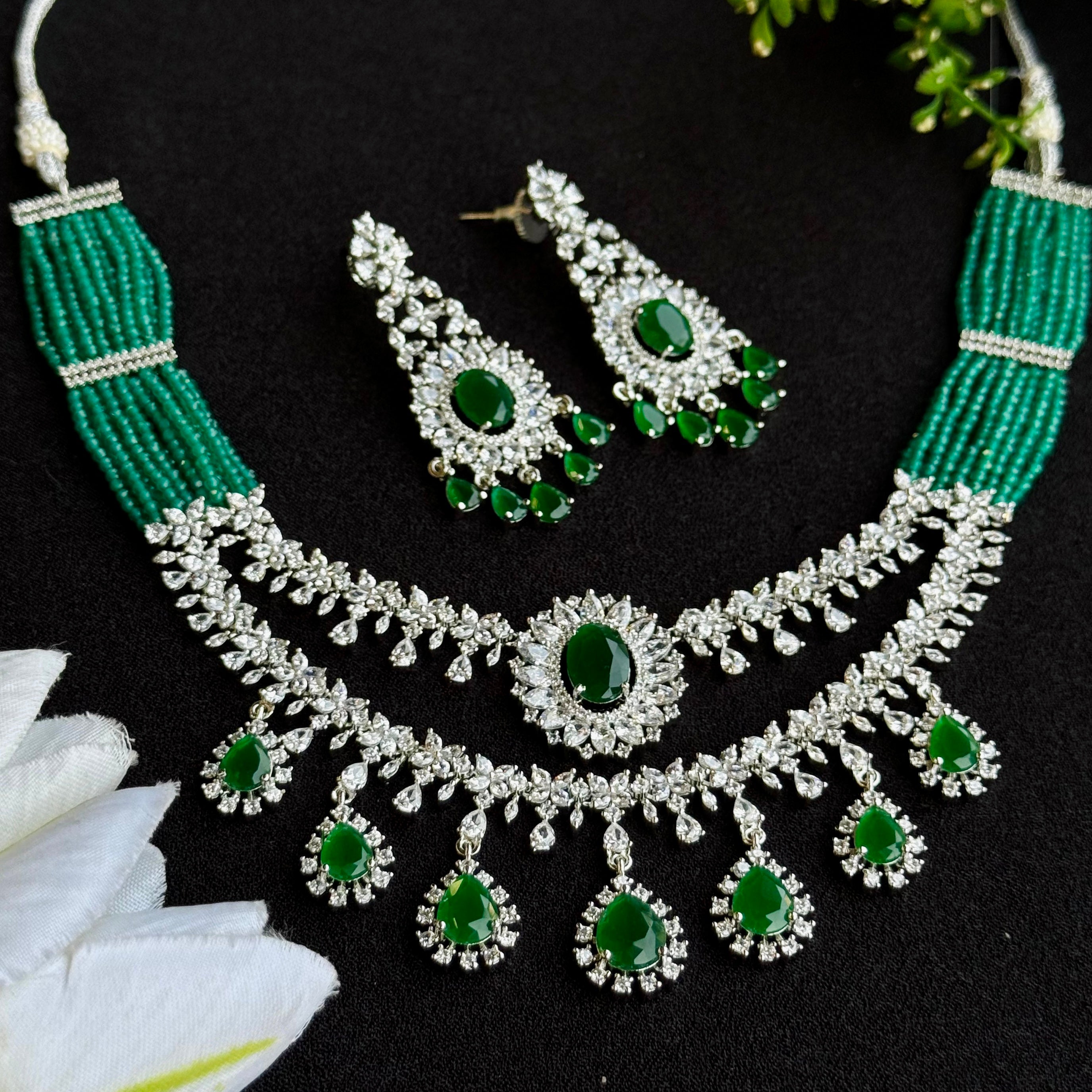 Ad Genevieve Neckpiece