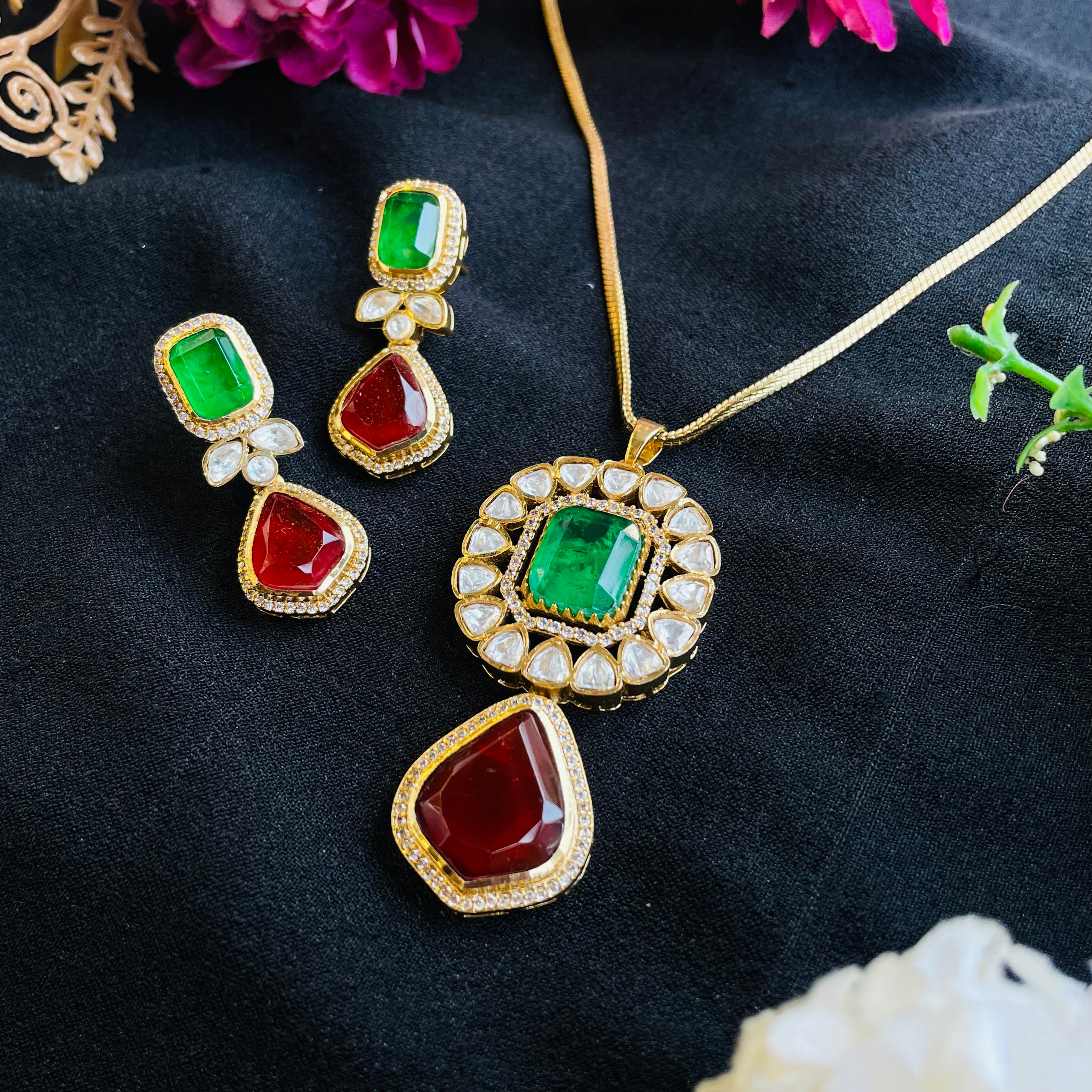 Nayaab jaxon pendent