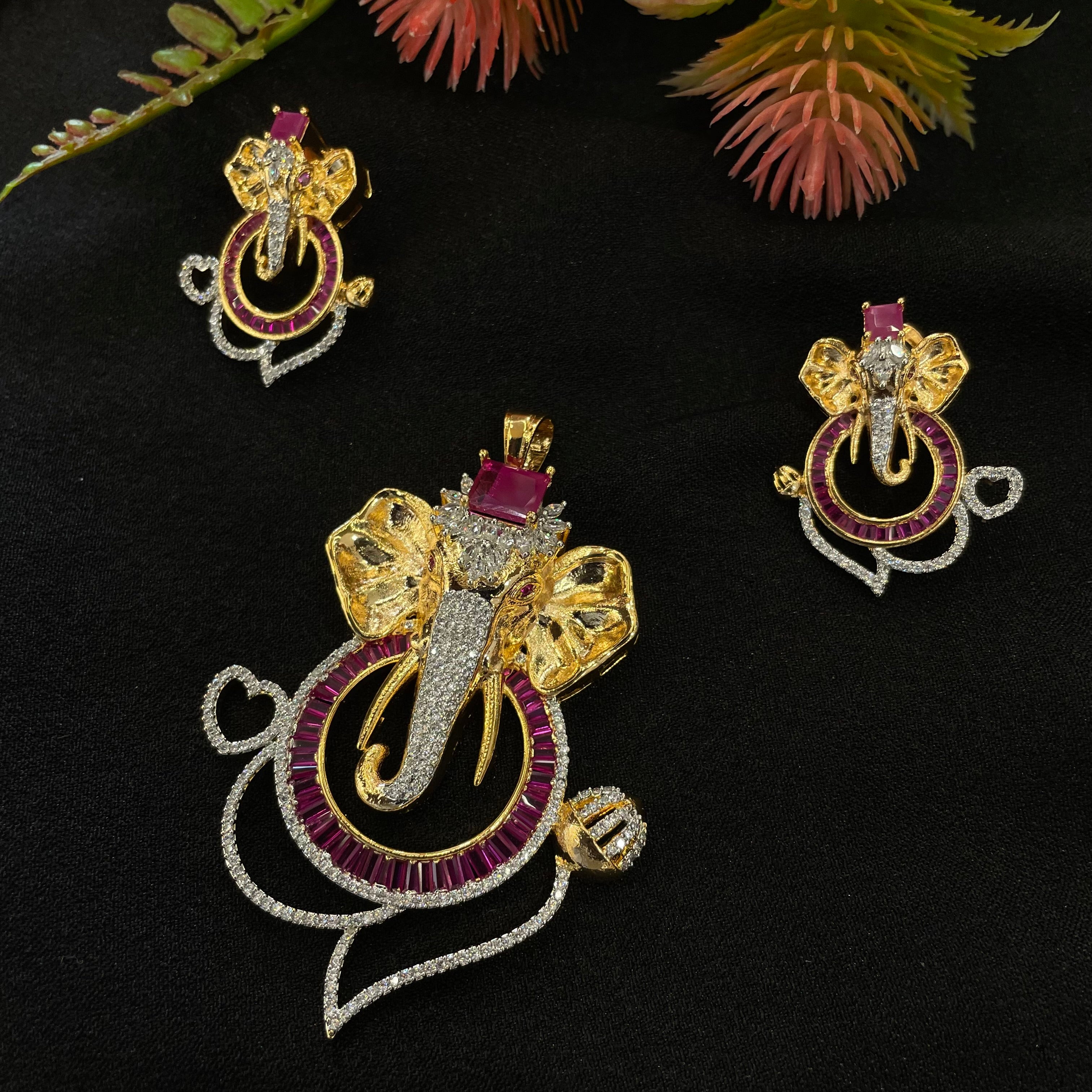 AD Noor Pendant Set