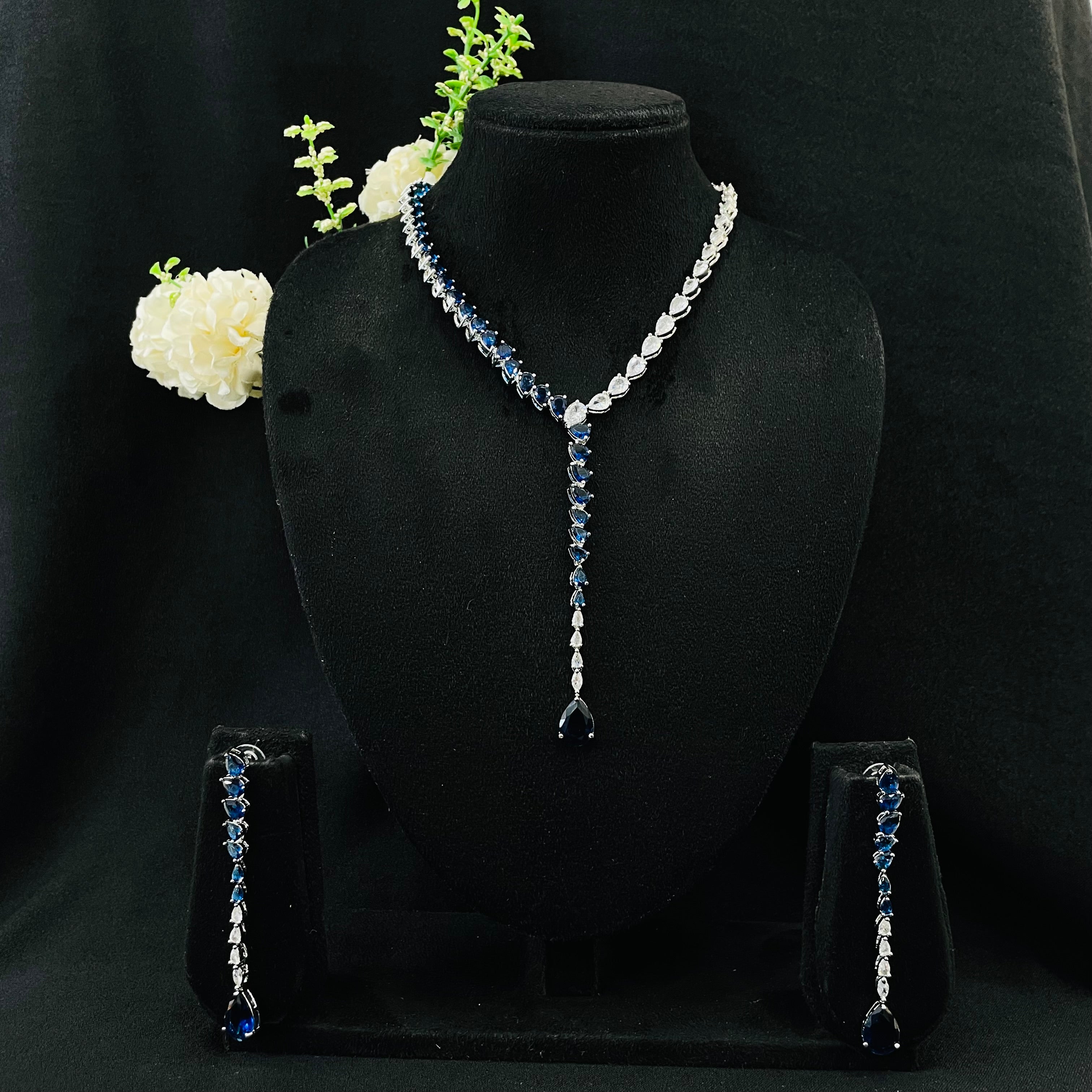 Ad Molly Neckpiece