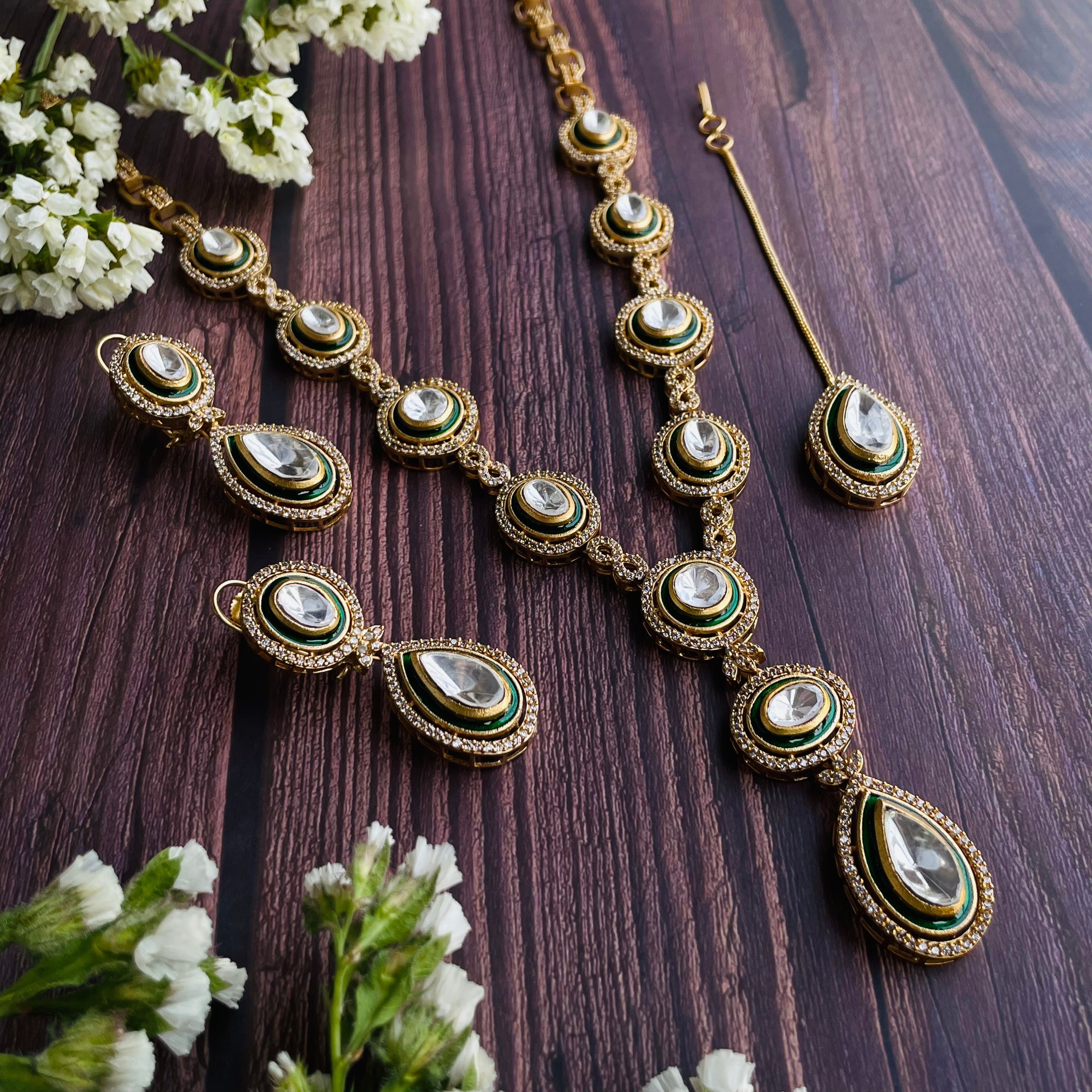 Nayaab Akira Neckpiece