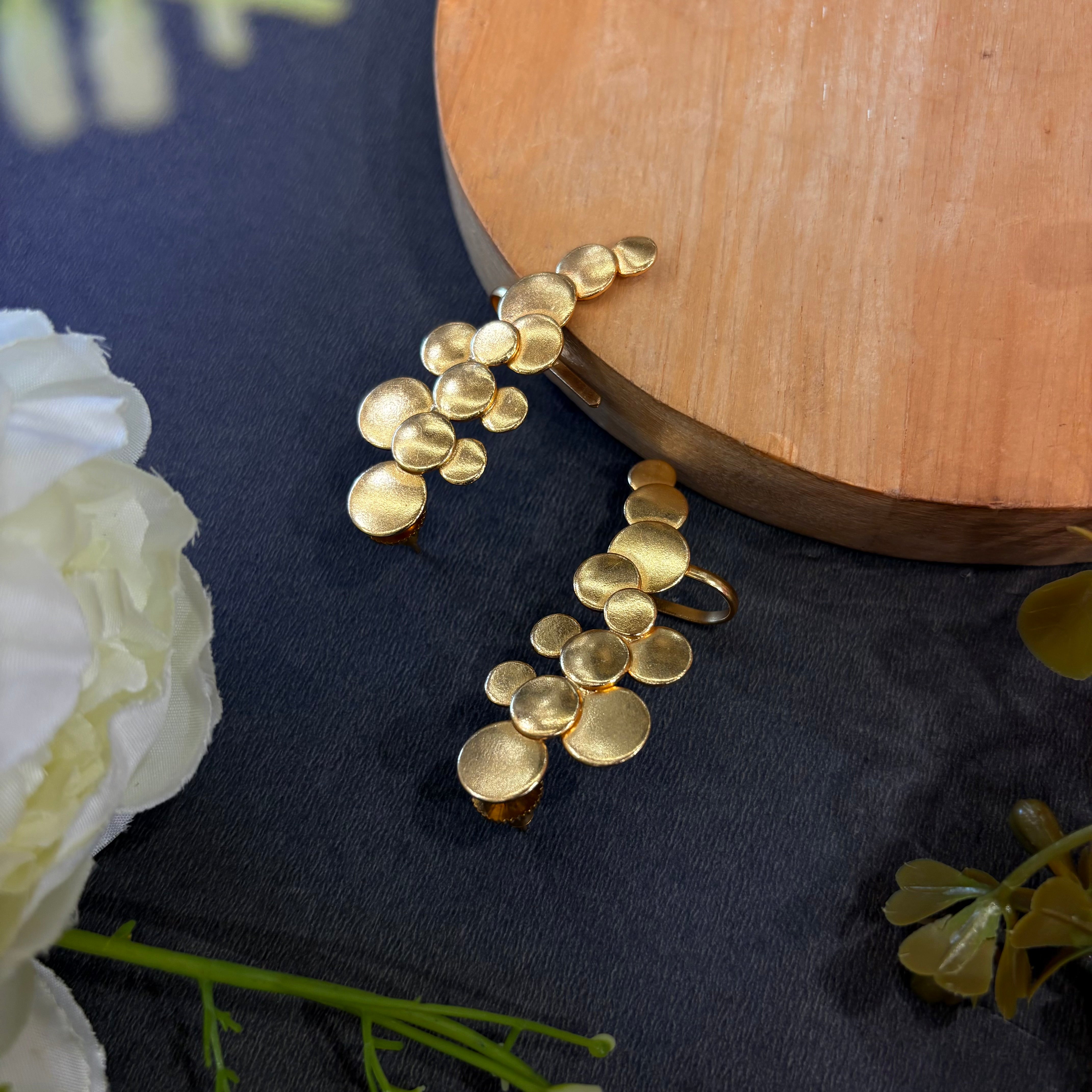 Aurelia Disc Cascade Earcuff