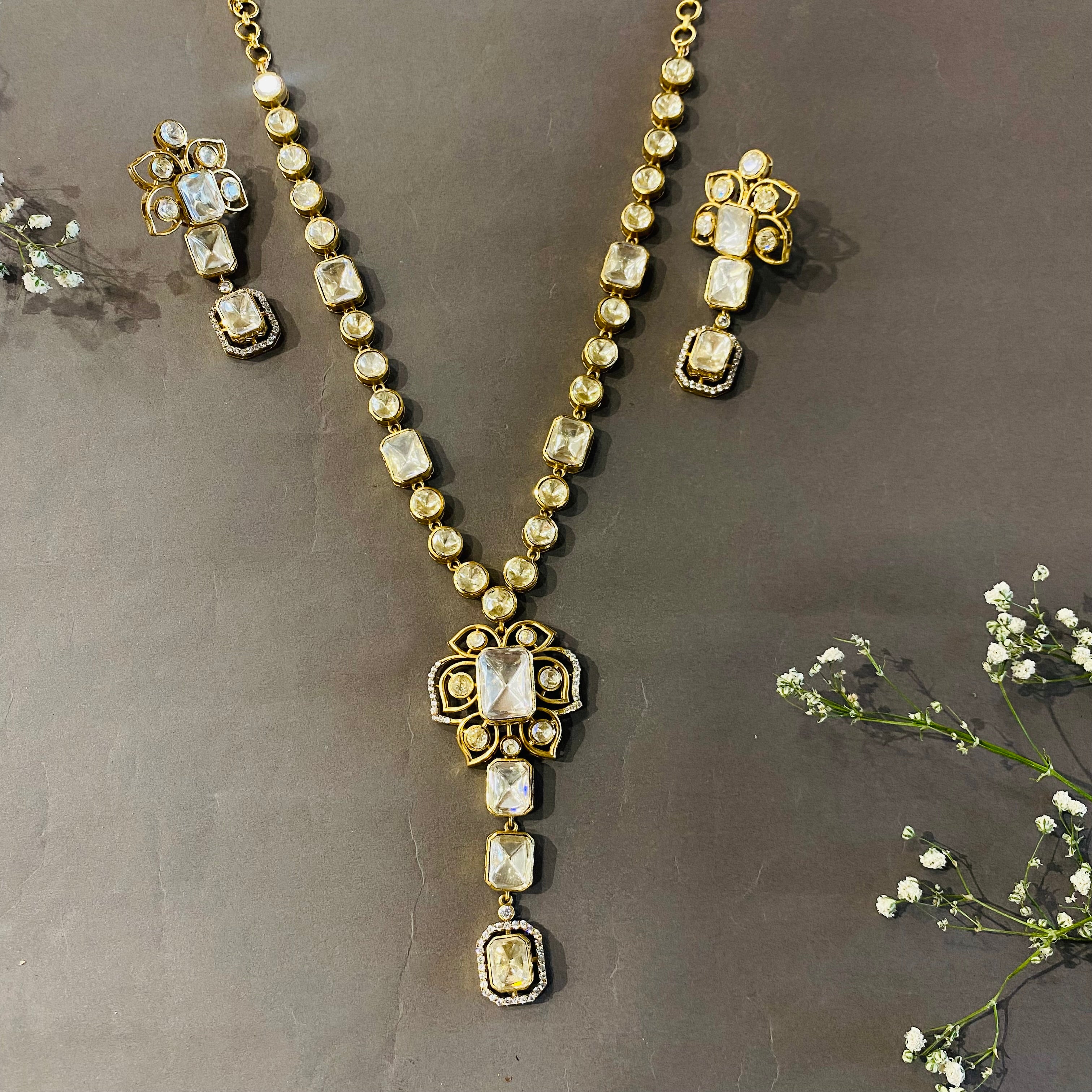 Nayaab Ishita neackpiece