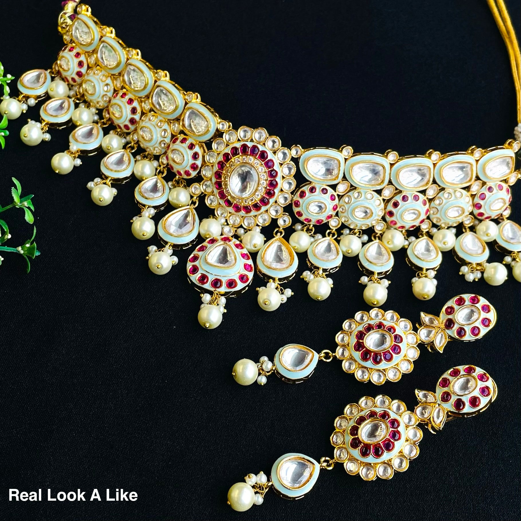 Nayaab Zoiya Neckpiece
