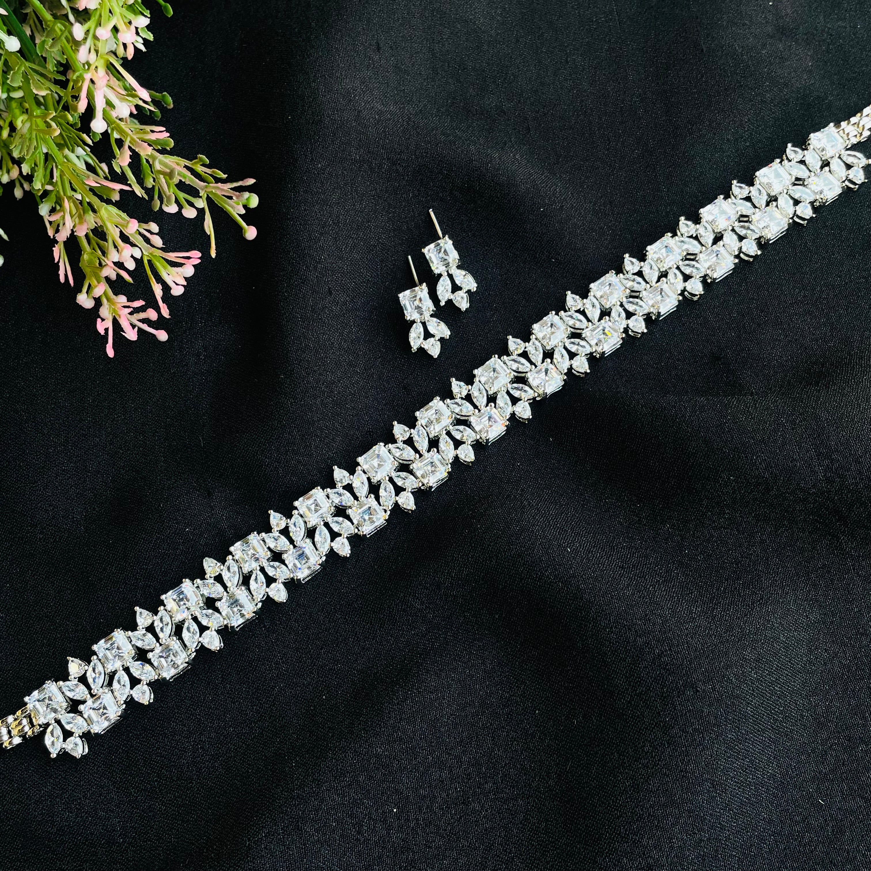 Ad Luciana Neckpiece