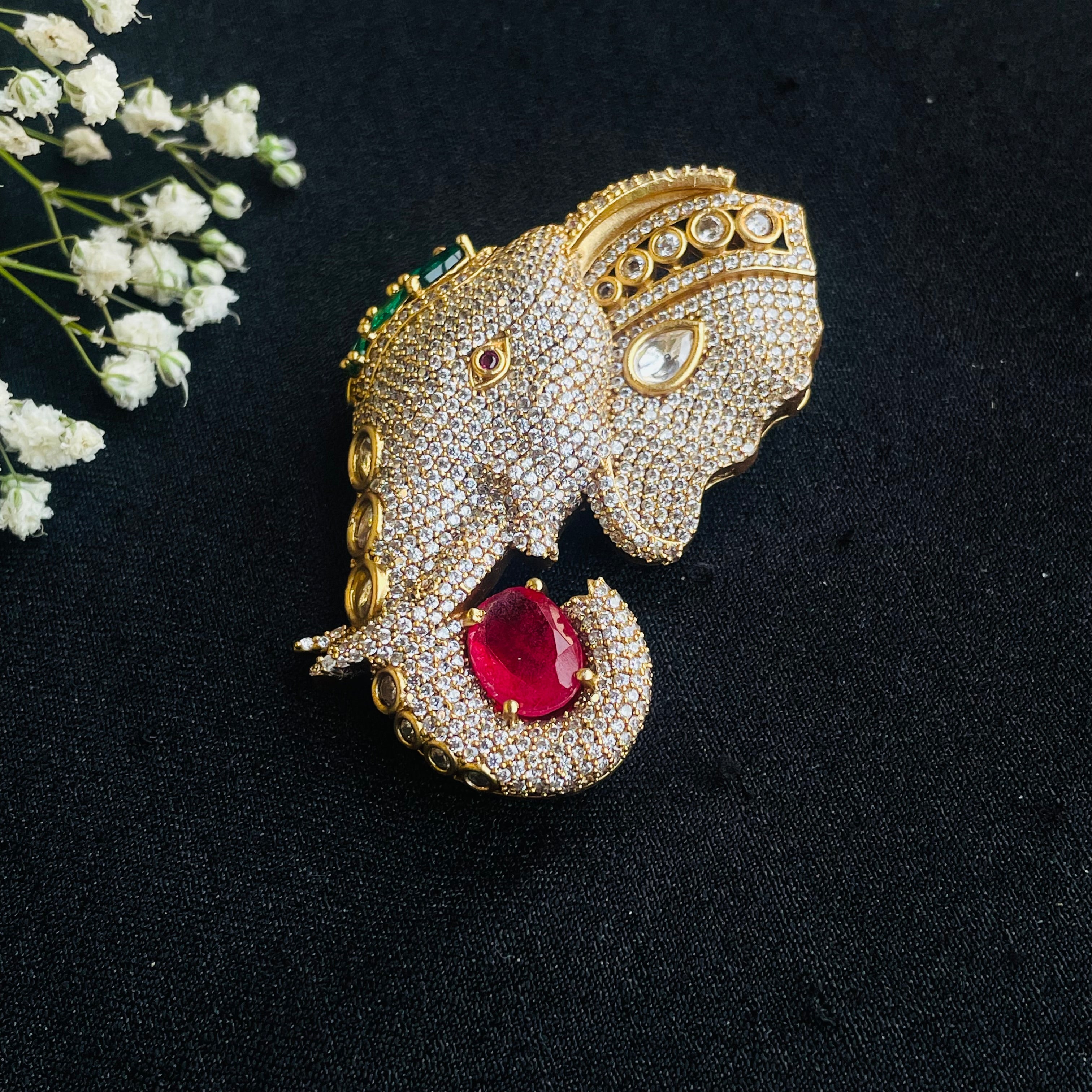 Nayaab Gracie brooch